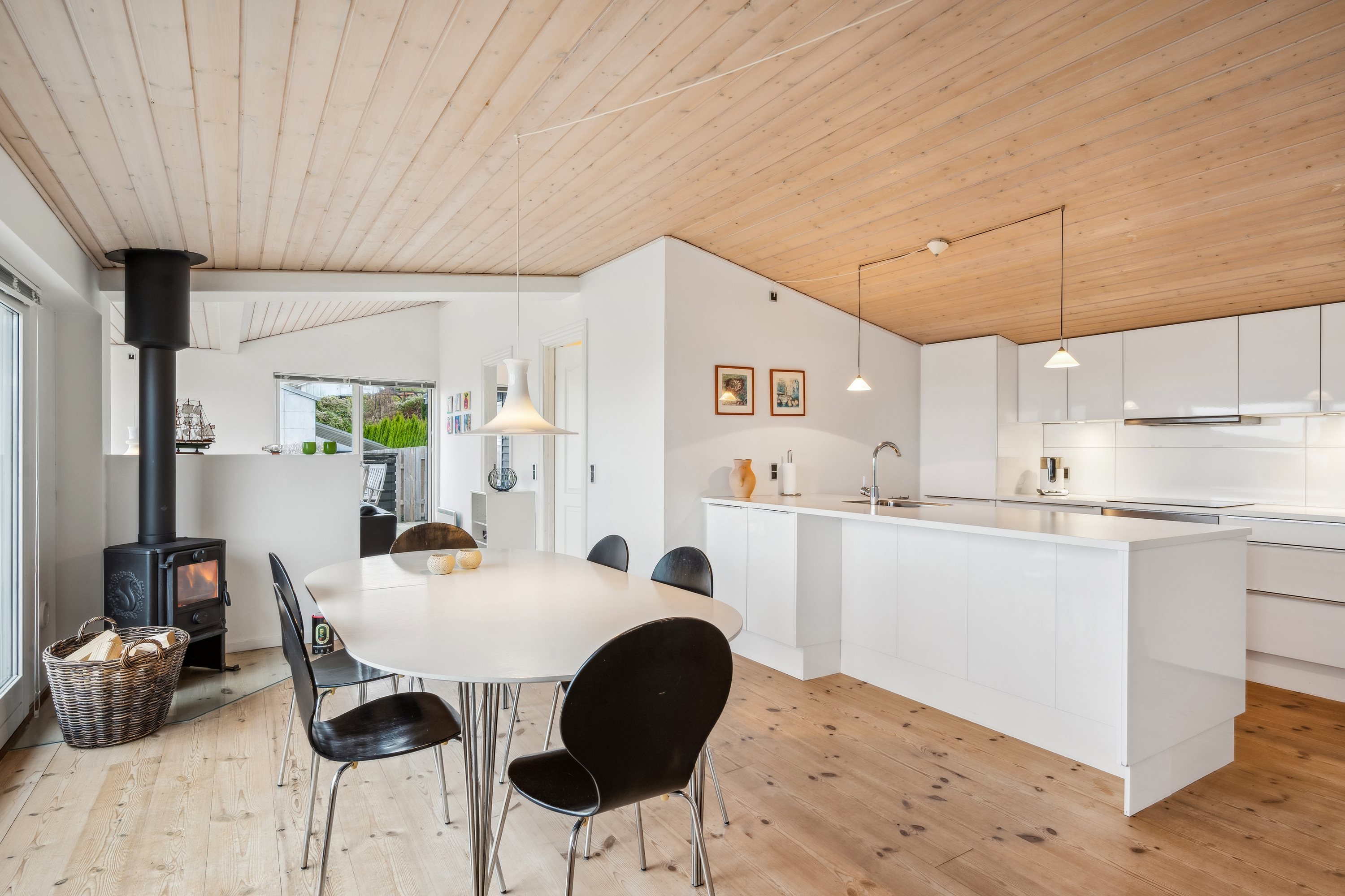 Fremhævet stue billede i fuldskærmstilstand. Billede af Højbovej 16, Egsmark Strand, 8400 Ebeltoft