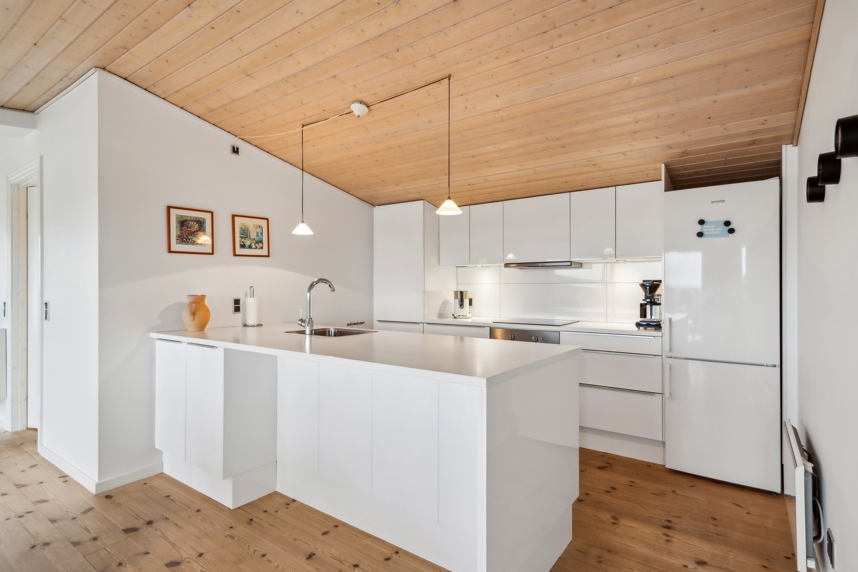 Fremhævet køkken billede i fuldskærmstilstand. Billede af Højbovej 16, Egsmark Strand, 8400 Ebeltoft