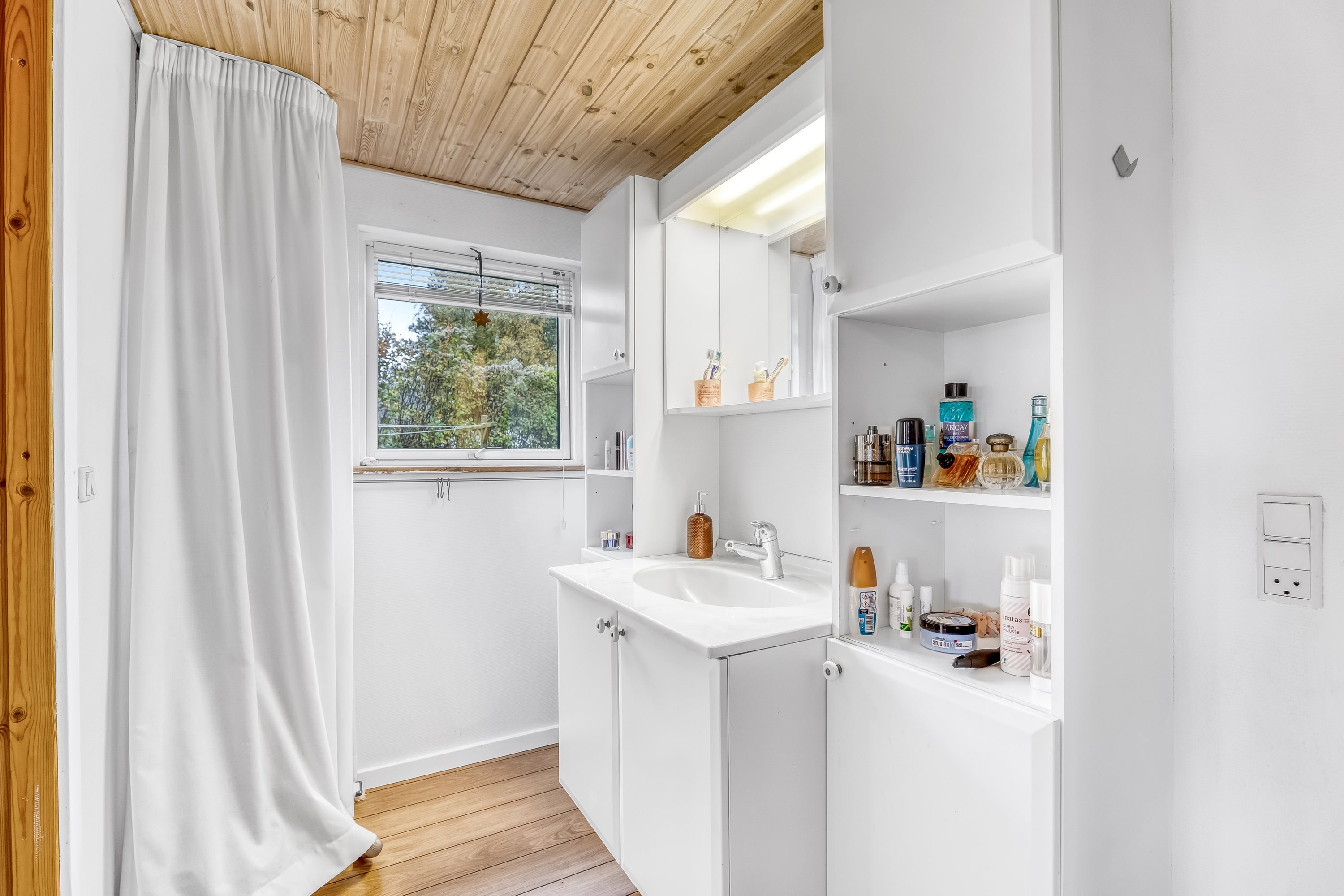 Fremhævet badeværelse billede i fuldskærmstilstand. Billede af Askø Strandvig 237, 4942 Askø