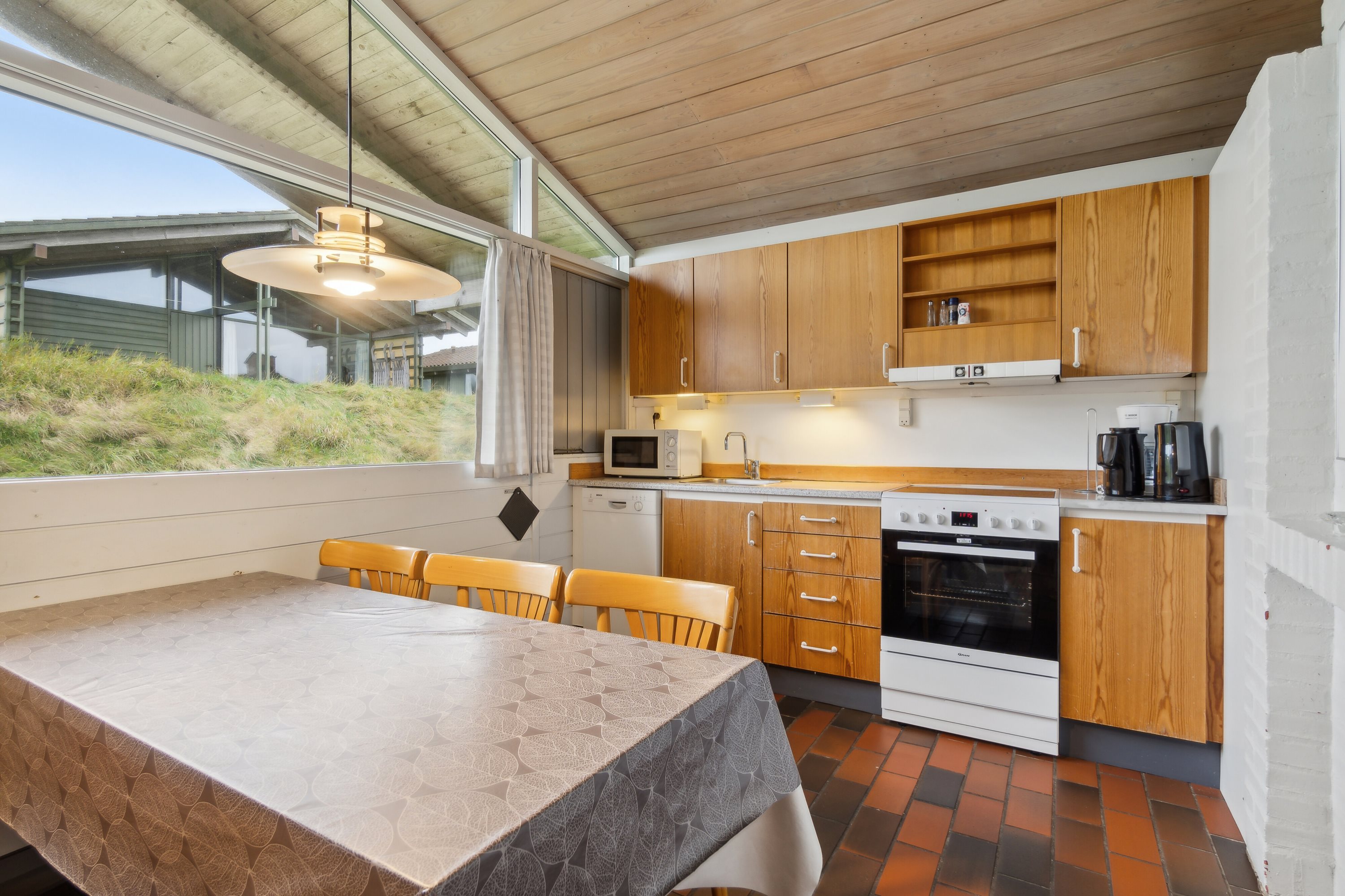 Fremhævet køkken billede i fuldskærmstilstand. Billede af Solskinsvej 19, Vigsø, 7730 Hanstholm