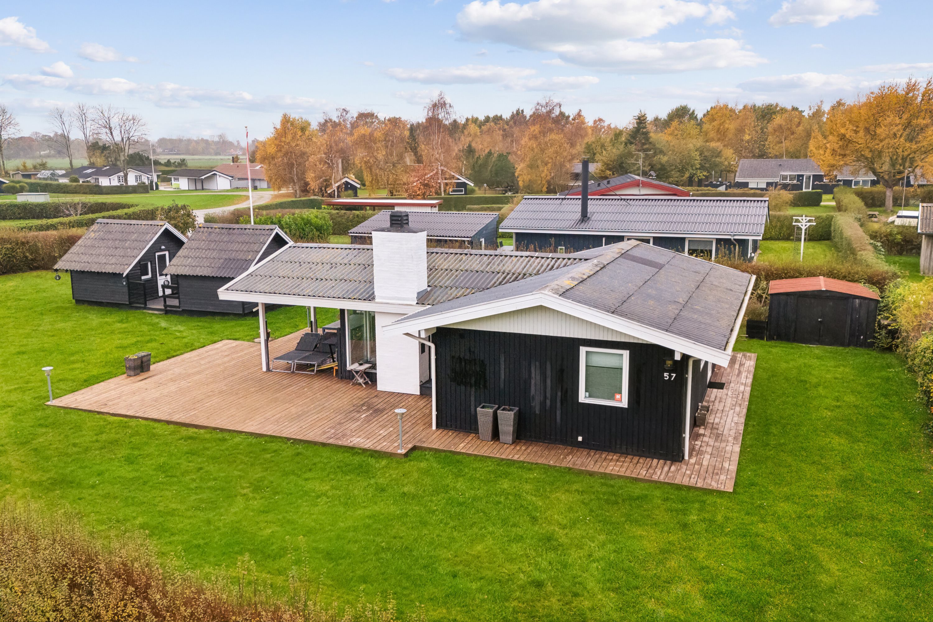 Miniaturebillede 1: set fra haven. Billede af Østparken 57, Hasmark Strand, 5450 Otterup