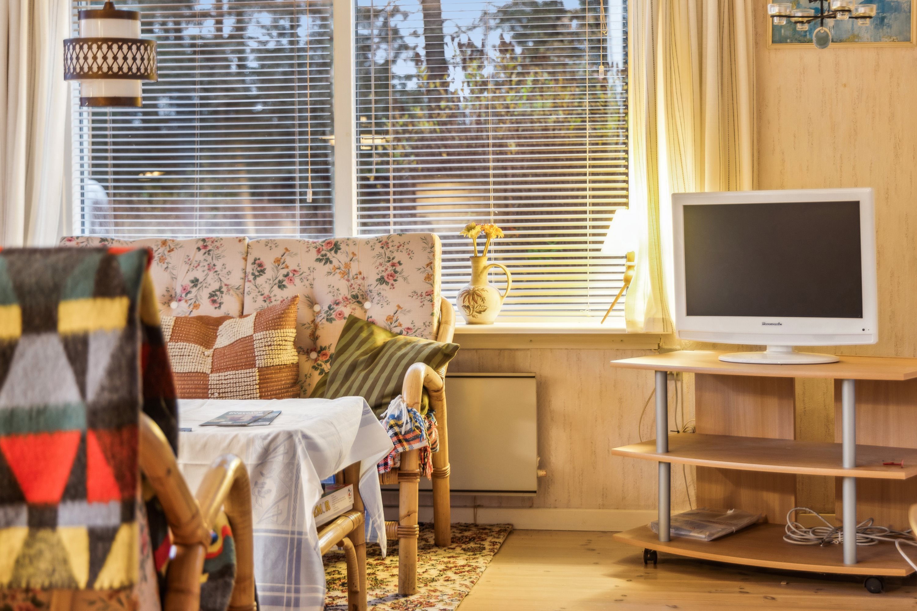 Fremhævet stue billede i fuldskærmstilstand. Billede af Lille Strandgaard 7, 9370 Hals