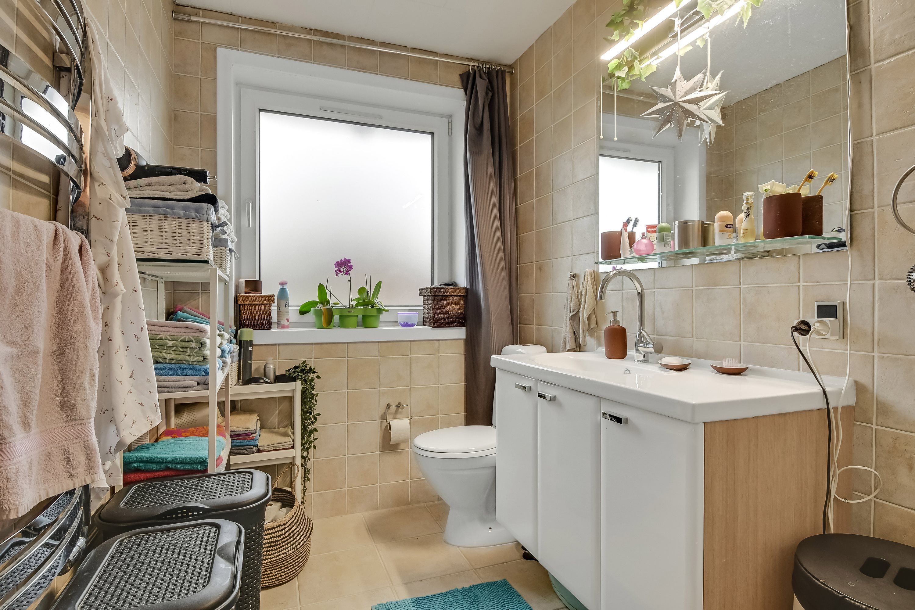 Fremhævet toilet billede i fuldskærmstilstand. Billede af Rosenvænget 6, Hvidbjerg, 7790 Thyholm