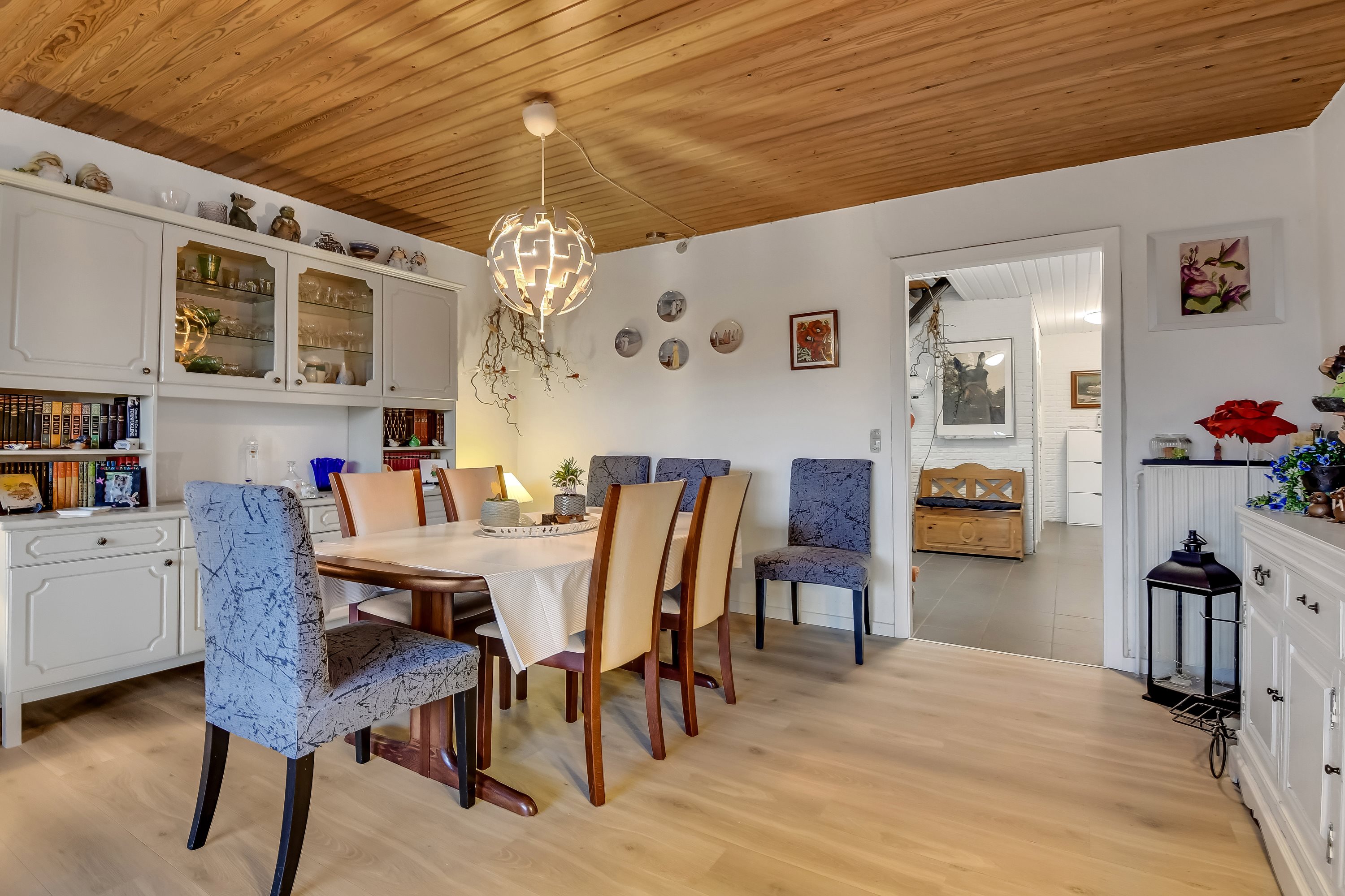 Fremhævet stue billede i fuldskærmstilstand. Billede af Rosenvænget 6, Hvidbjerg, 7790 Thyholm