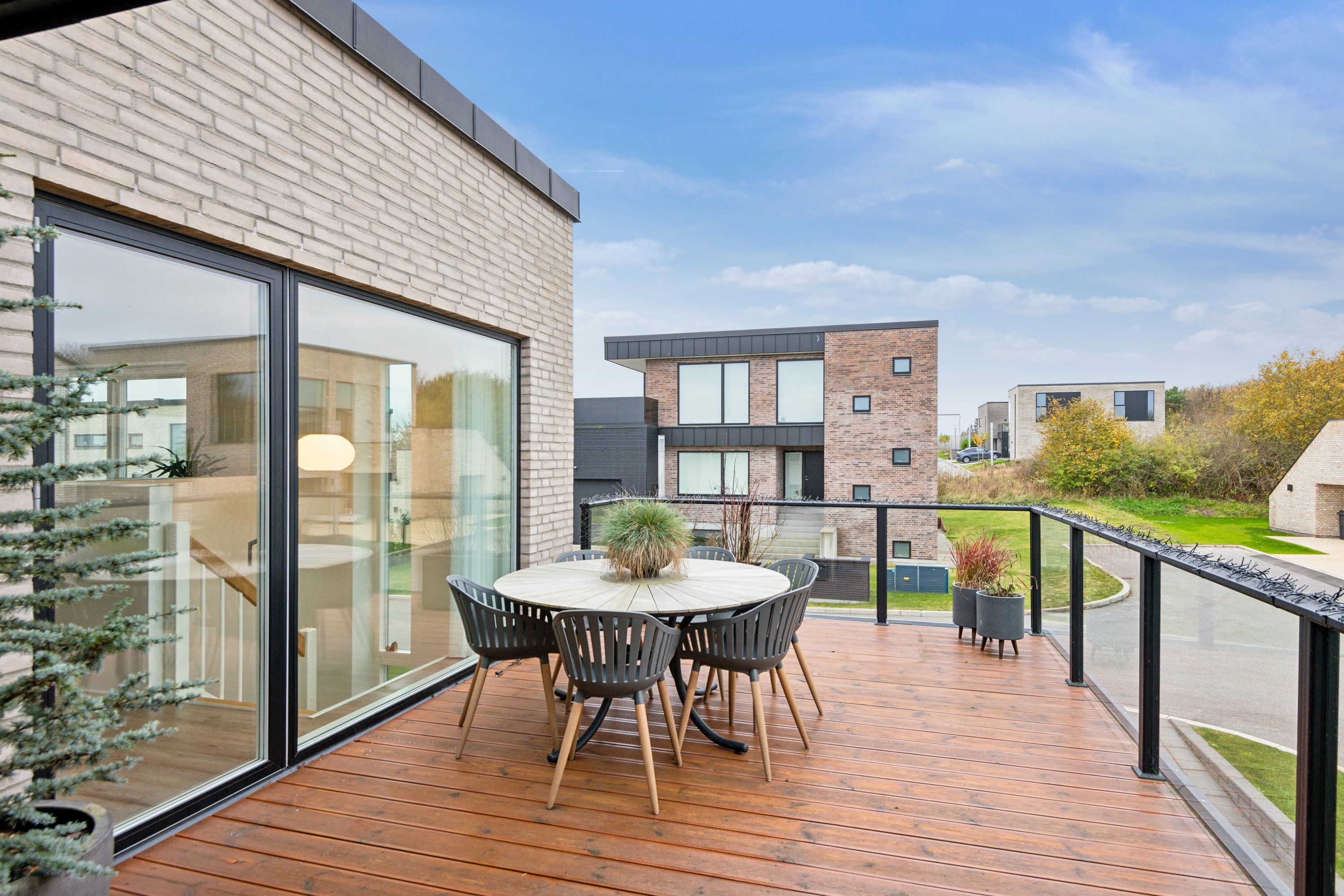 Fremhævet terrasse billede i fuldskærmstilstand. Billede af Elektravej 41, Gug, 9210 Aalborg SØ