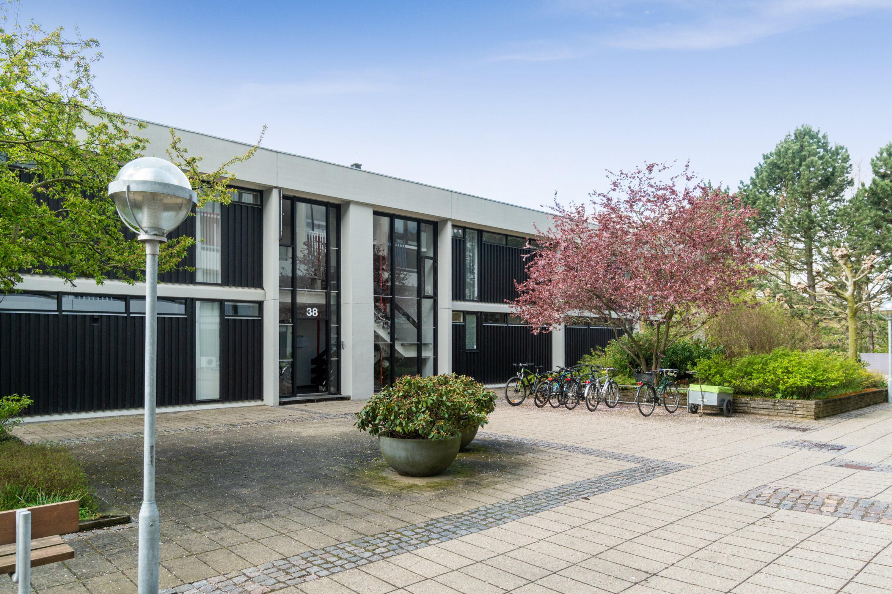 Fremhævet facade billede i fuldskærmstilstand. Billede af Vestervang 38, 2. 3822., 8000 Aarhus C