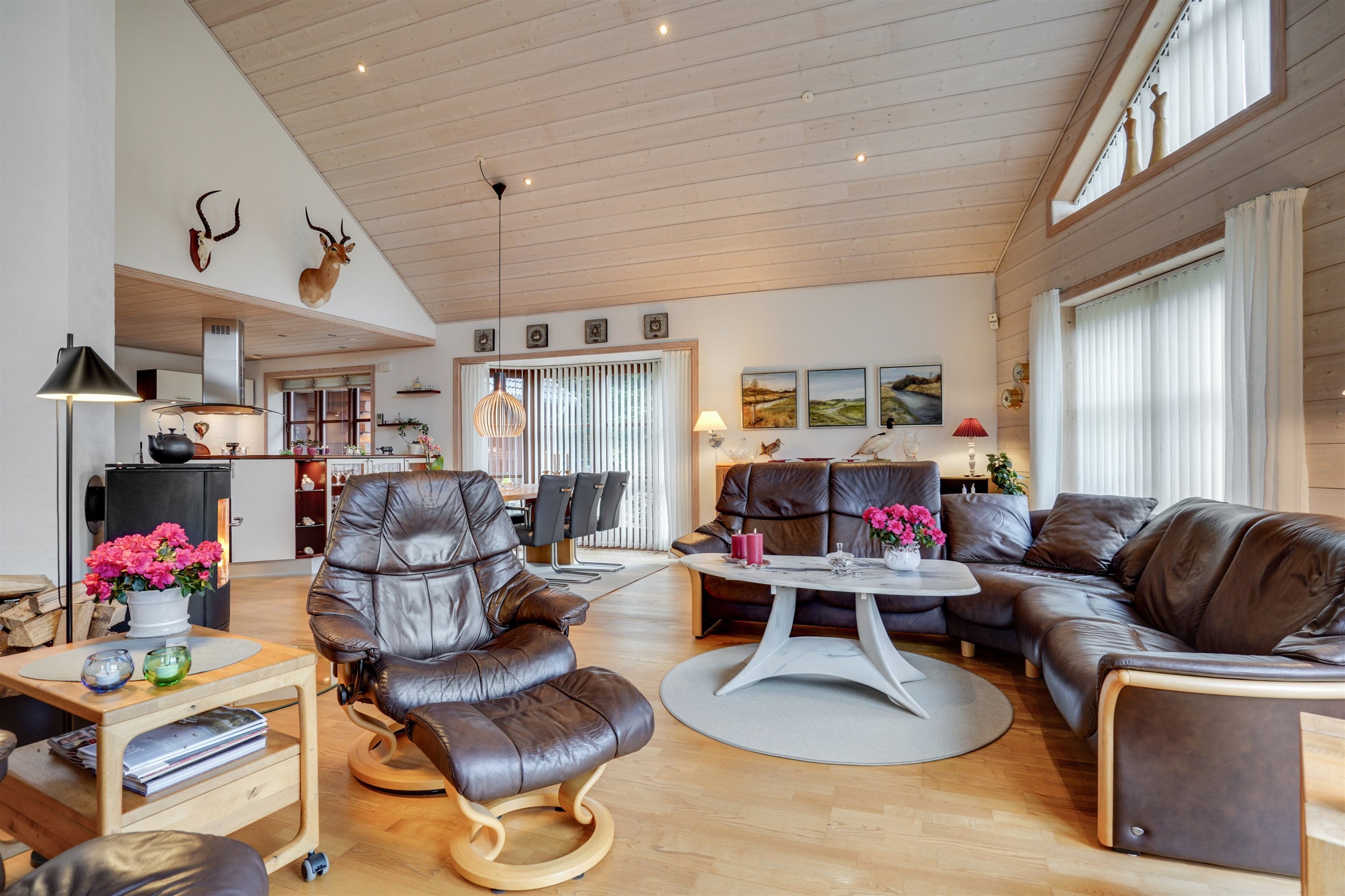 Fremhævet stue billede i fuldskærmstilstand. Billede af Vesterbækvej 36, Sig, 6800 Varde