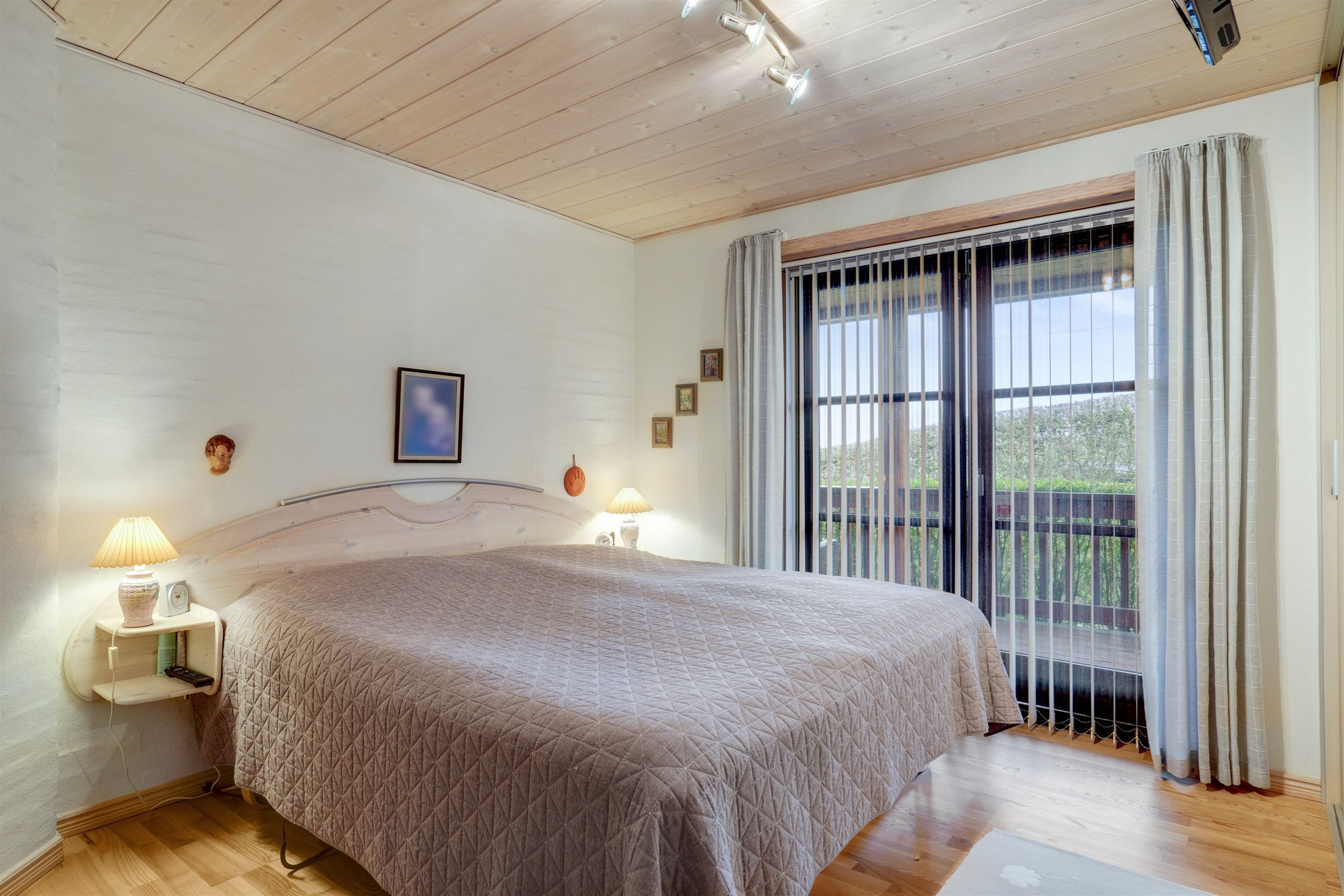 Fremhævet soveværelse billede i fuldskærmstilstand. Billede af Vesterbækvej 36, Sig, 6800 Varde