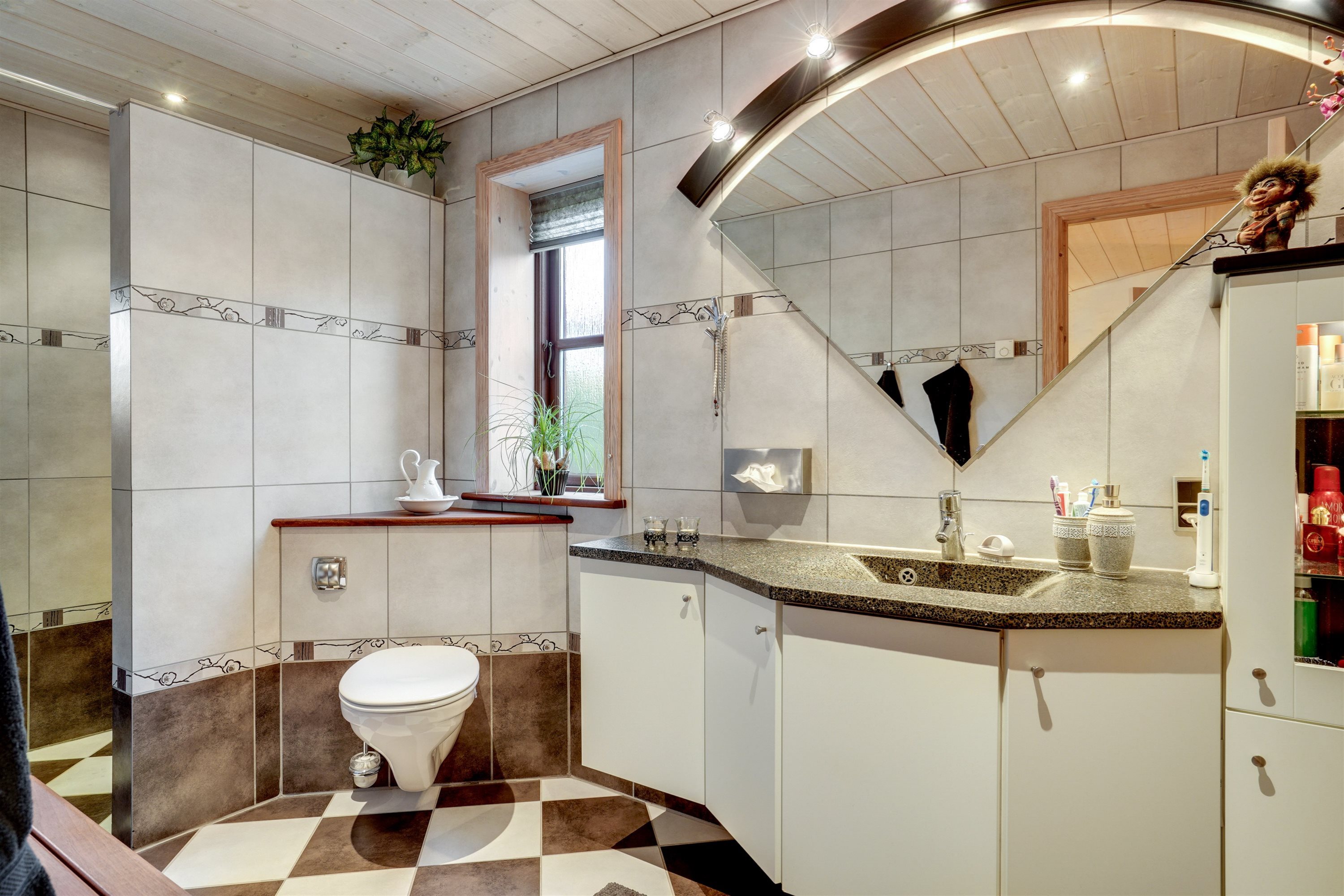 Fremhævet badeværelse billede i fuldskærmstilstand. Billede af Vesterbækvej 36, Sig, 6800 Varde