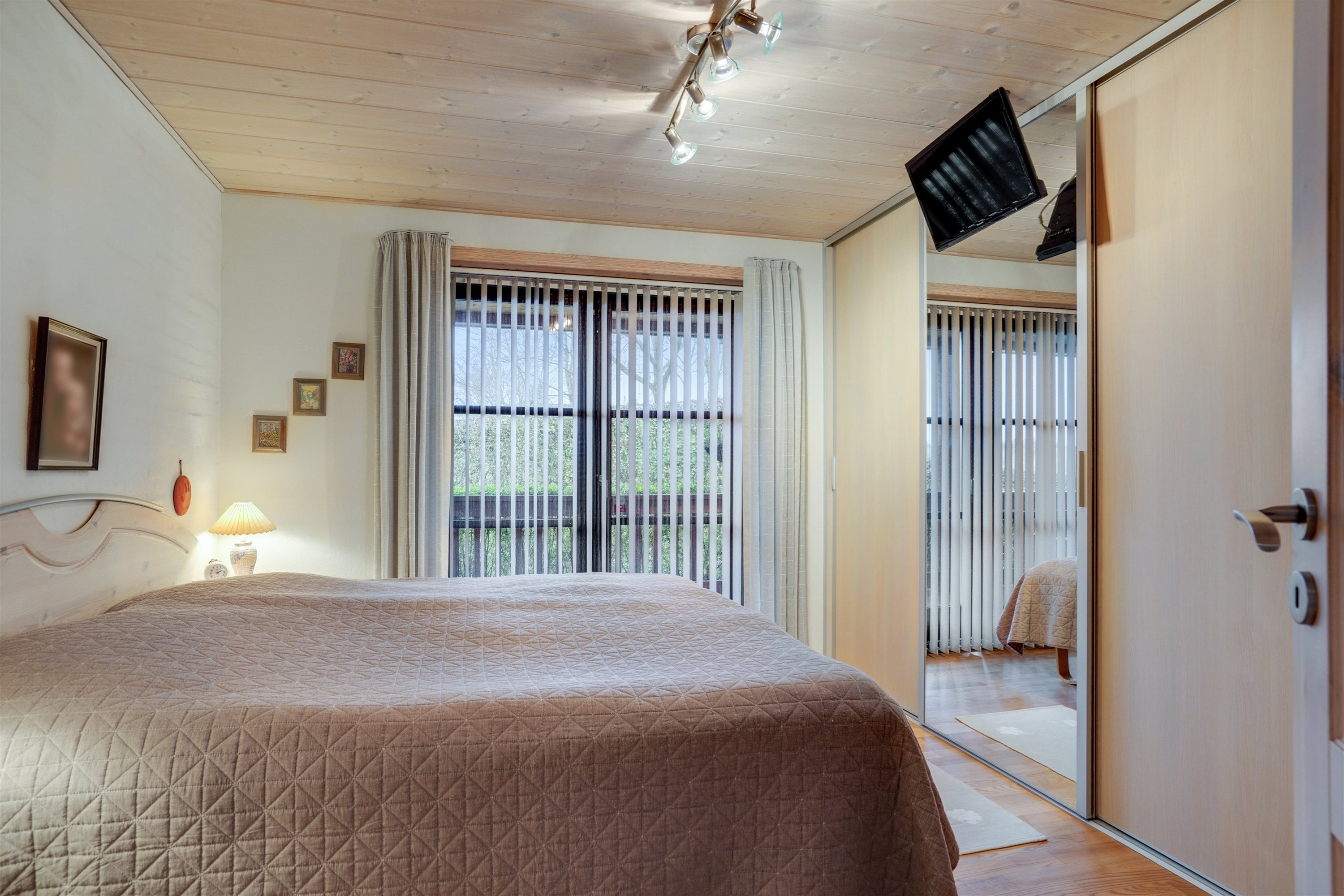 Fremhævet soveværelse billede i fuldskærmstilstand. Billede af Vesterbækvej 36, Sig, 6800 Varde