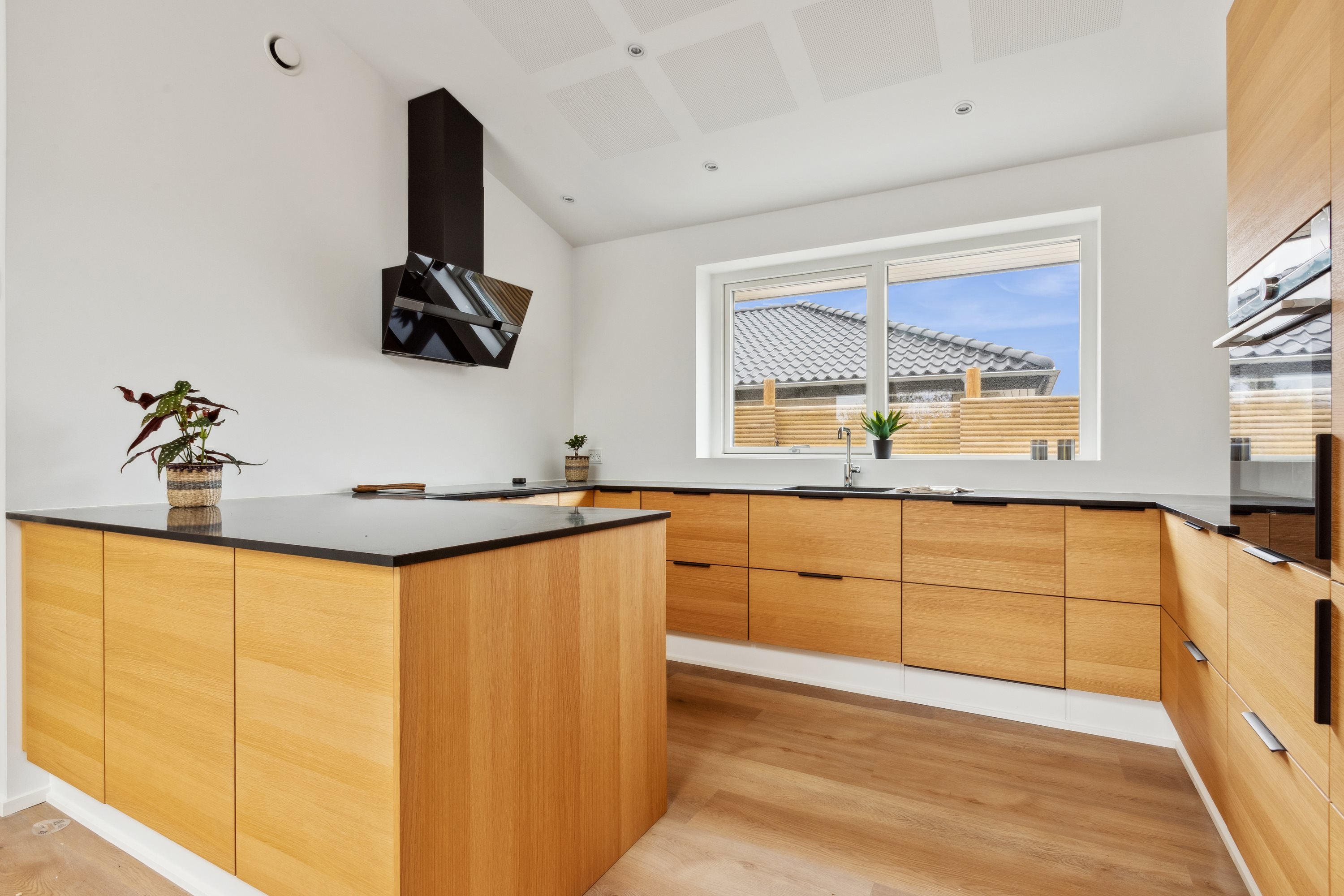 Fremhævet køkken billede i fuldskærmstilstand. Billede af Præstefælledvej 45, 2770 Kastrup