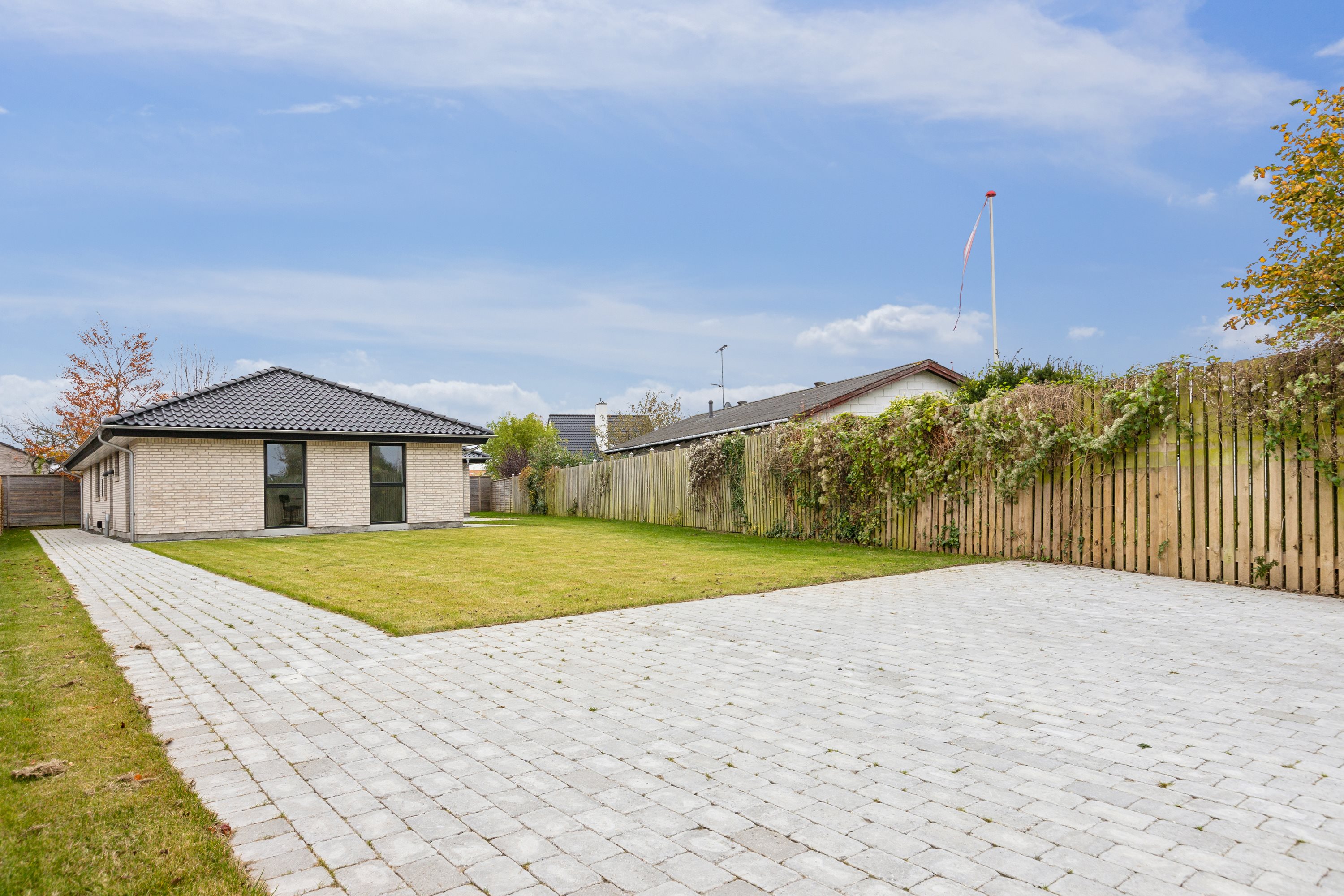 Fremhævet ejendom 1 billede i fuldskærmstilstand. Billede af Præstefælledvej 45, 2770 Kastrup