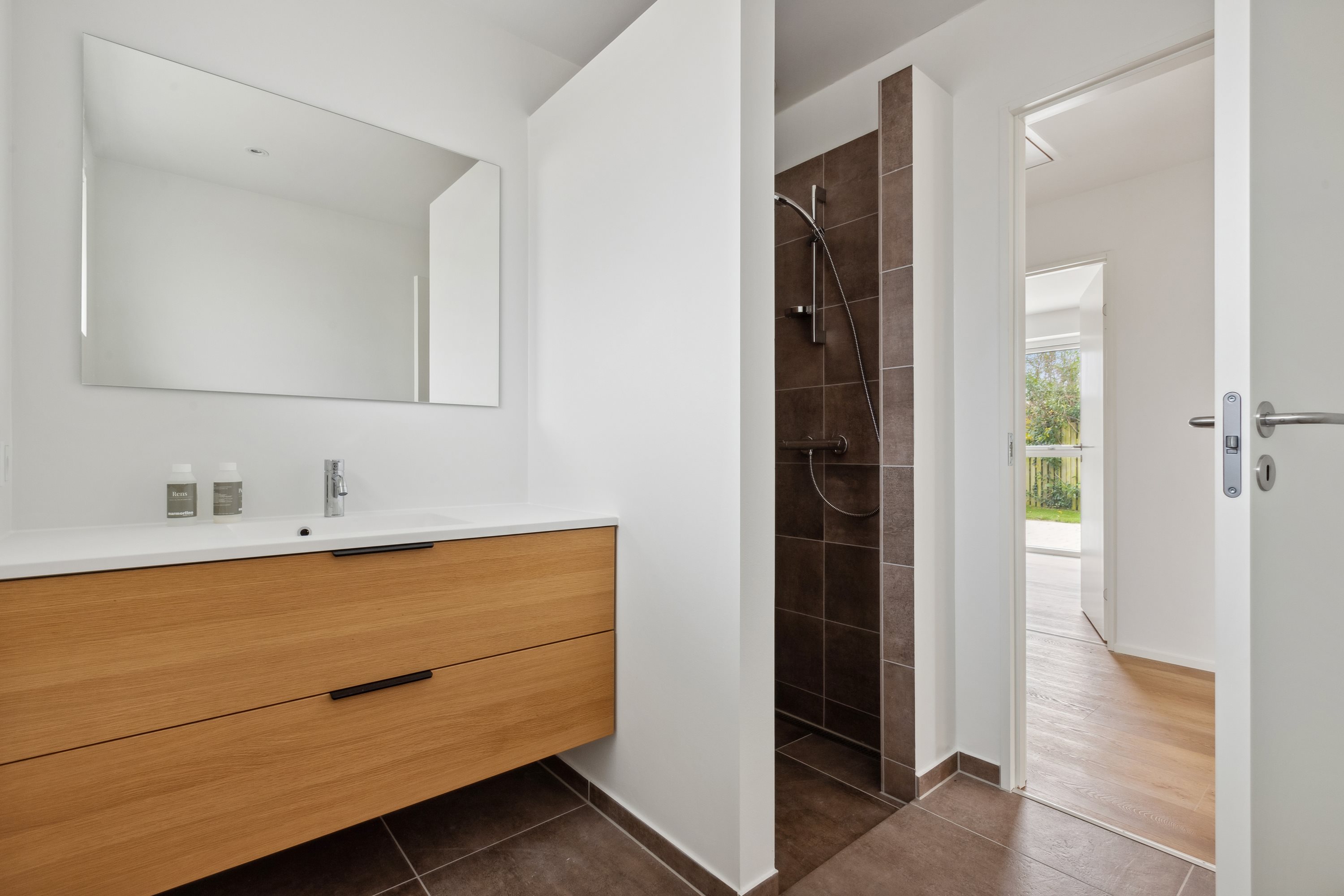 Fremhævet badeværelse billede i fuldskærmstilstand. Billede af Præstefælledvej 45, 2770 Kastrup