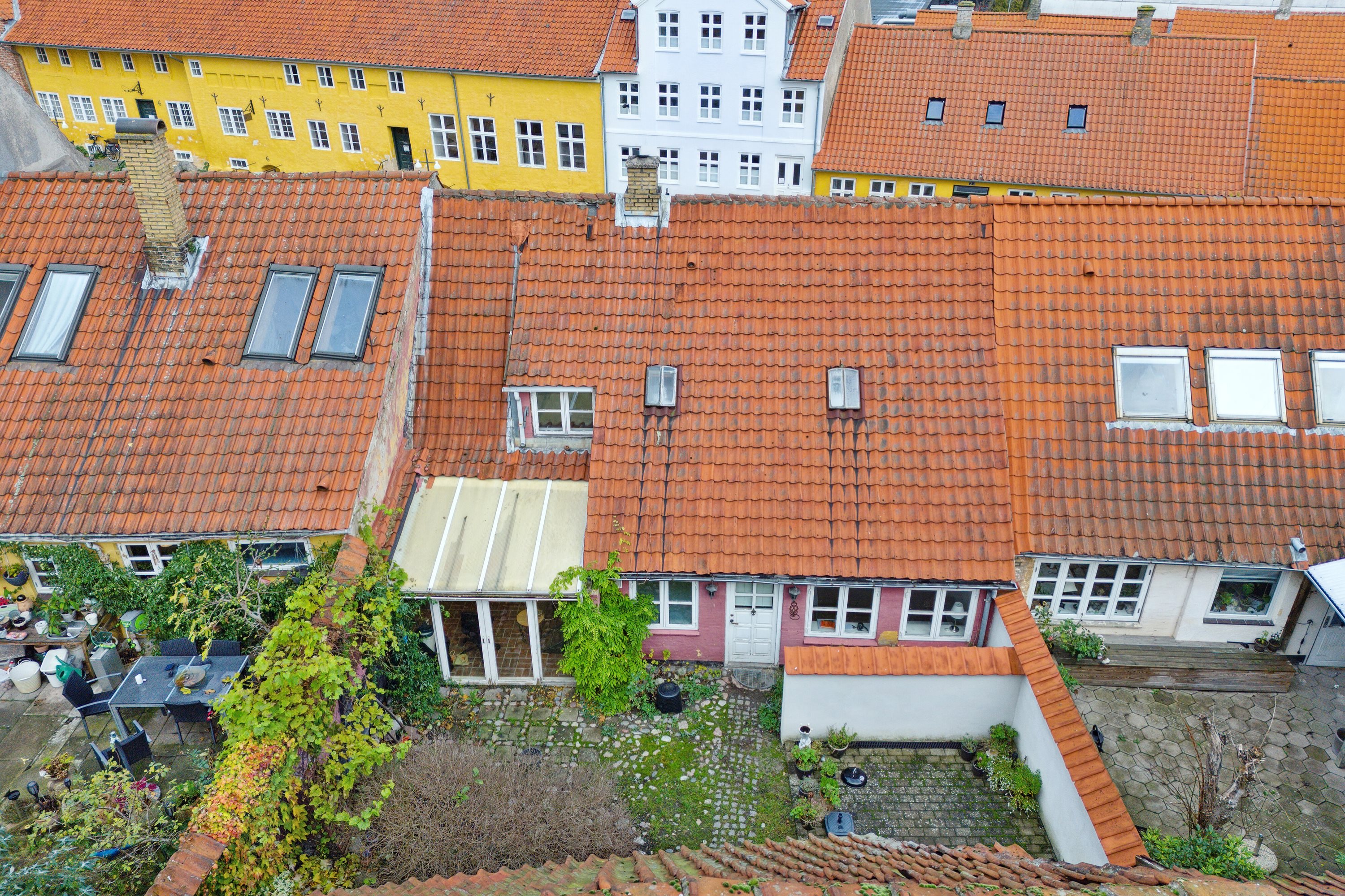 Fremhævet set fra vejen billede i fuldskærmstilstand. Billede af Adelgade 7, 4400 Kalundborg