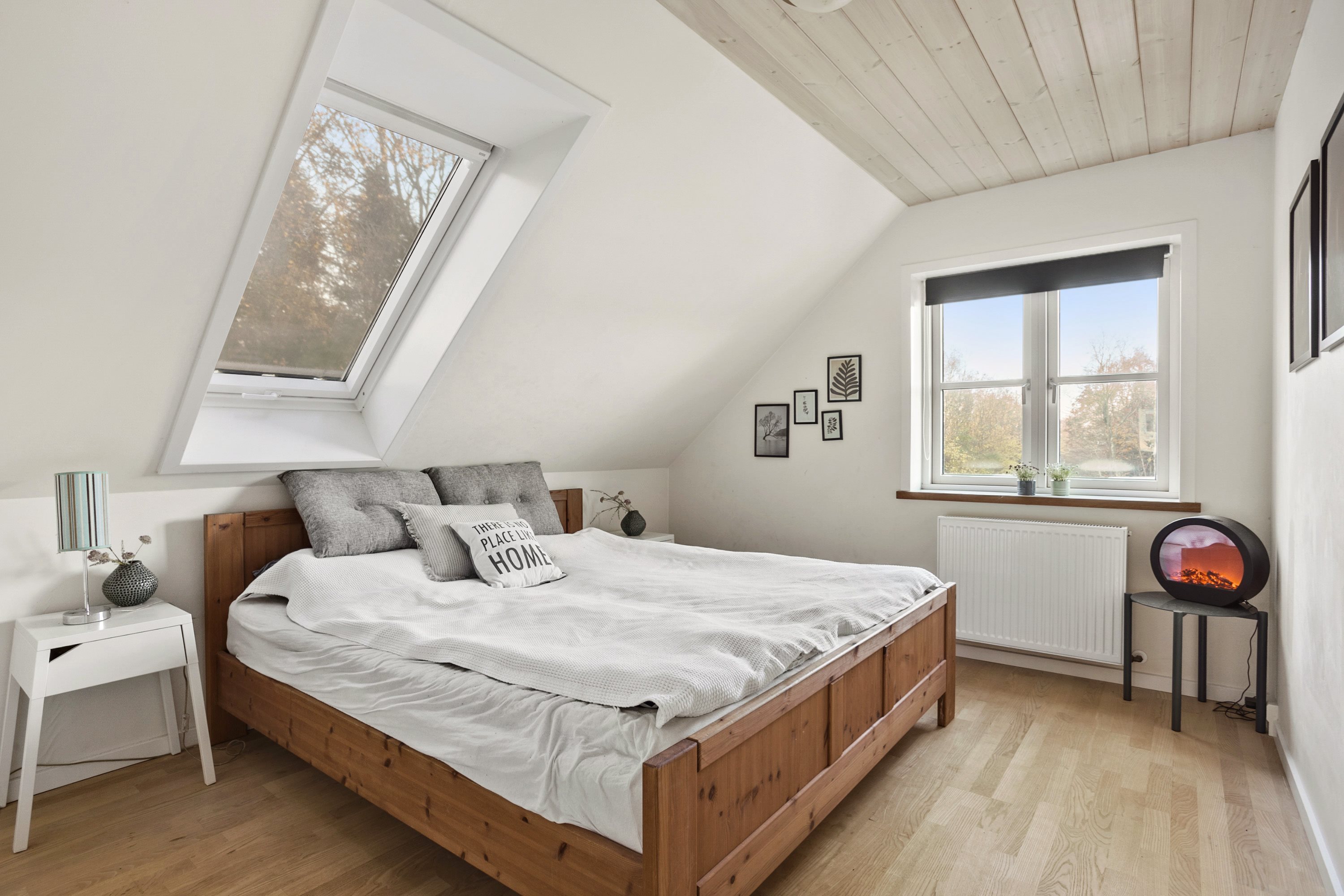 Fremhævet soveværelse billede i fuldskærmstilstand. Billede af Kragelundvej 11, 6622 Bække