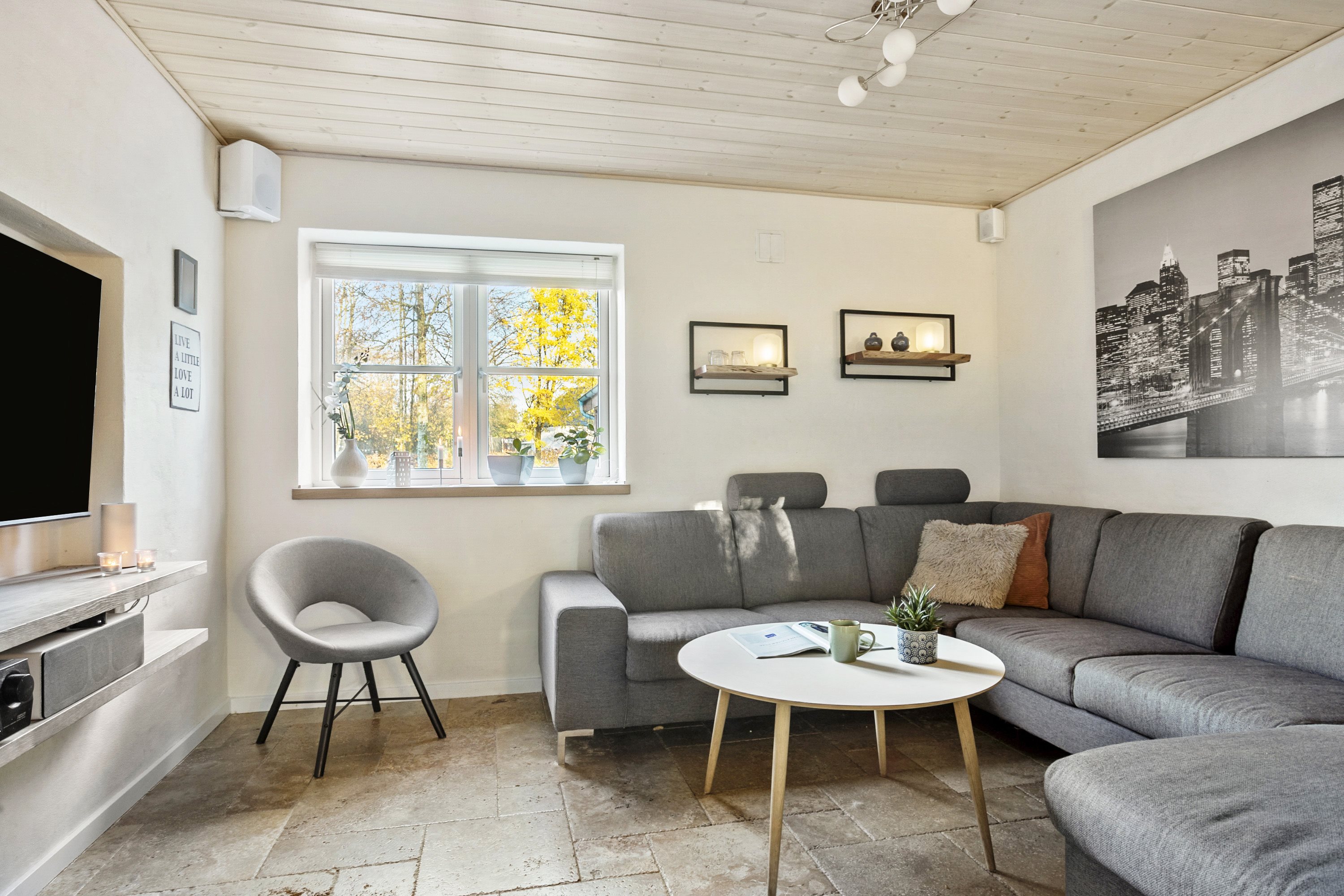 Fremhævet stue billede i fuldskærmstilstand. Billede af Kragelundvej 11, 6622 Bække