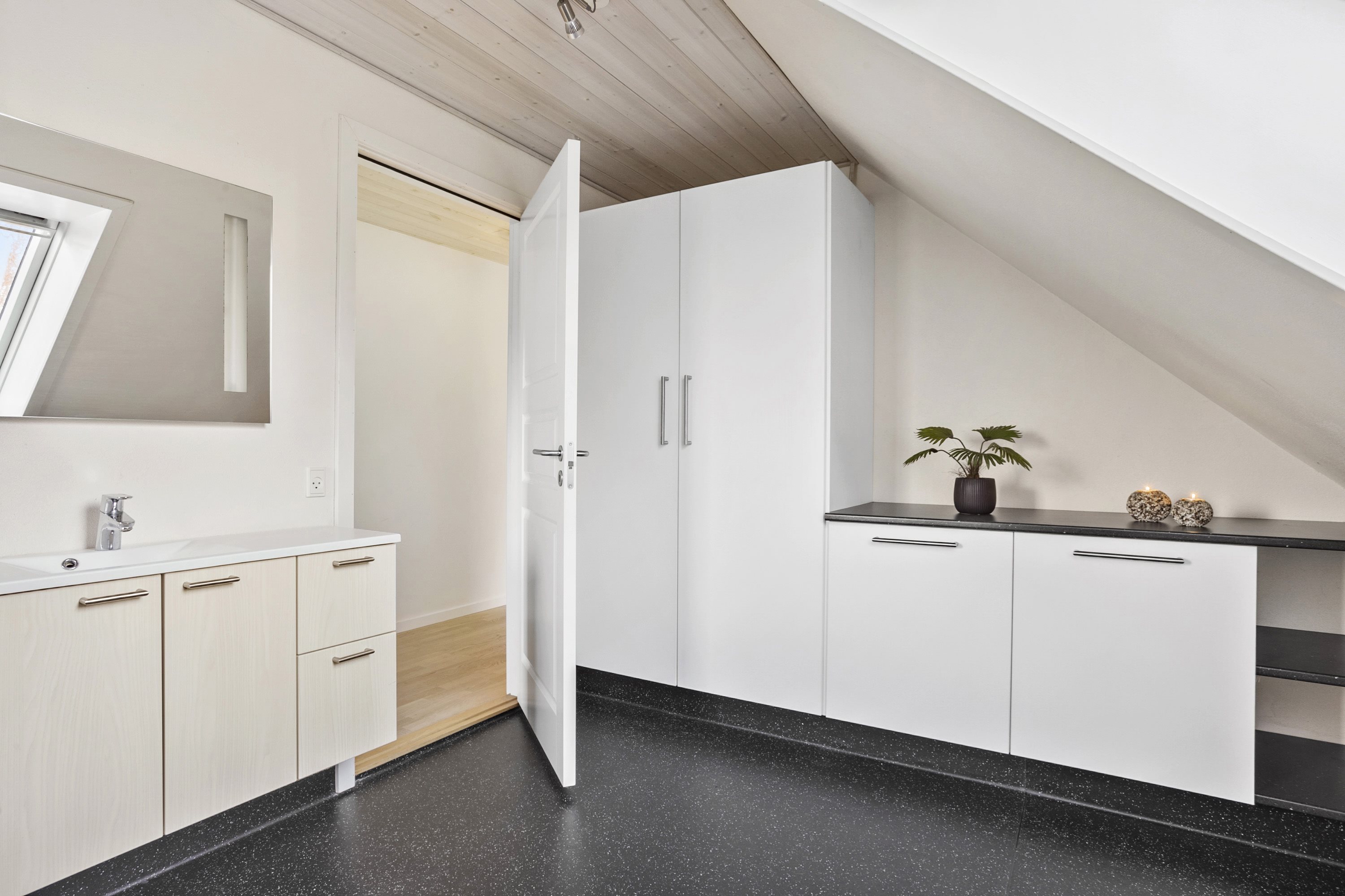 Fremhævet badeværelse billede i fuldskærmstilstand. Billede af Kragelundvej 11, 6622 Bække