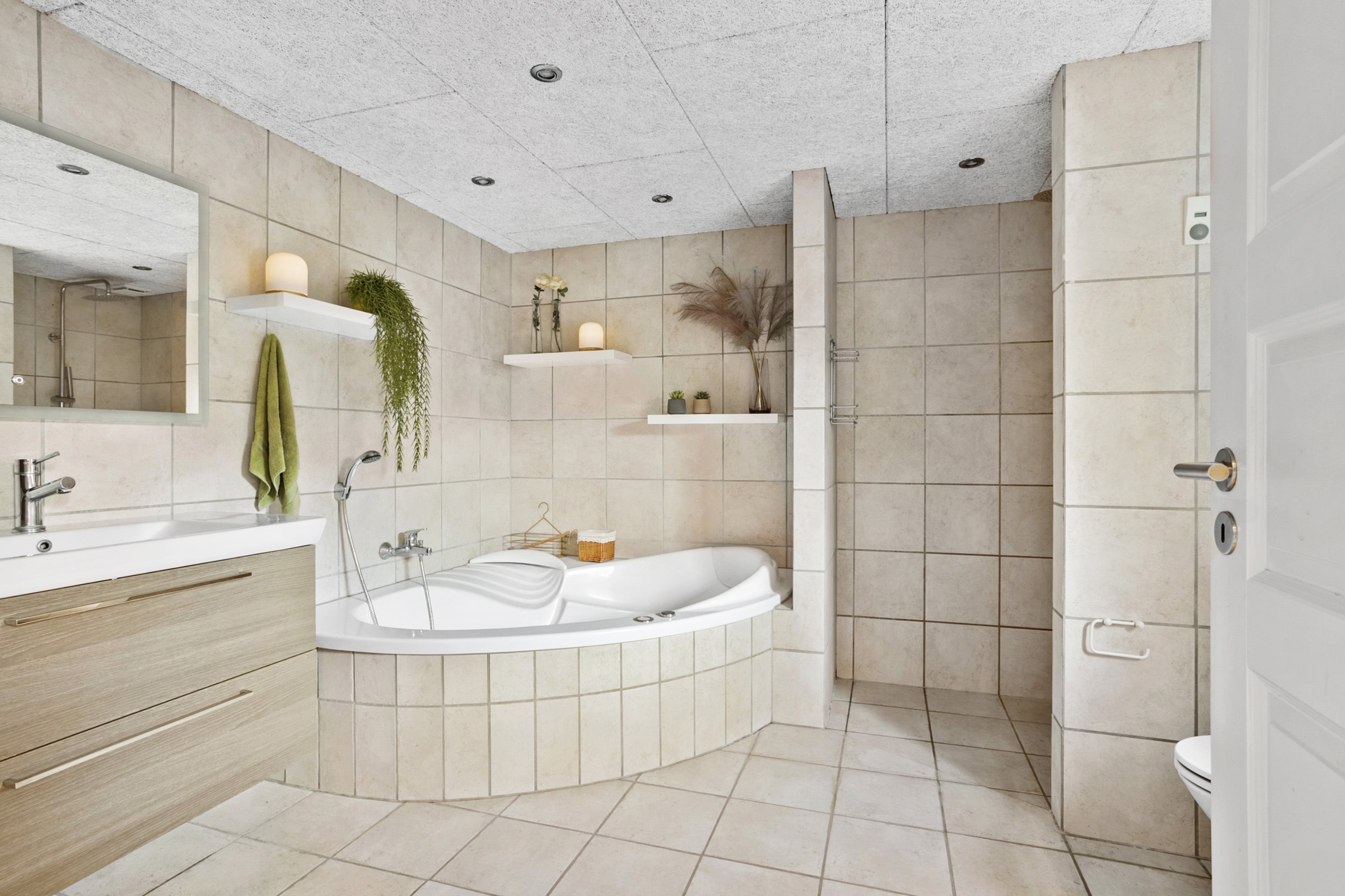 Fremhævet badeværelse billede i fuldskærmstilstand. Billede af Kragelundvej 11, 6622 Bække