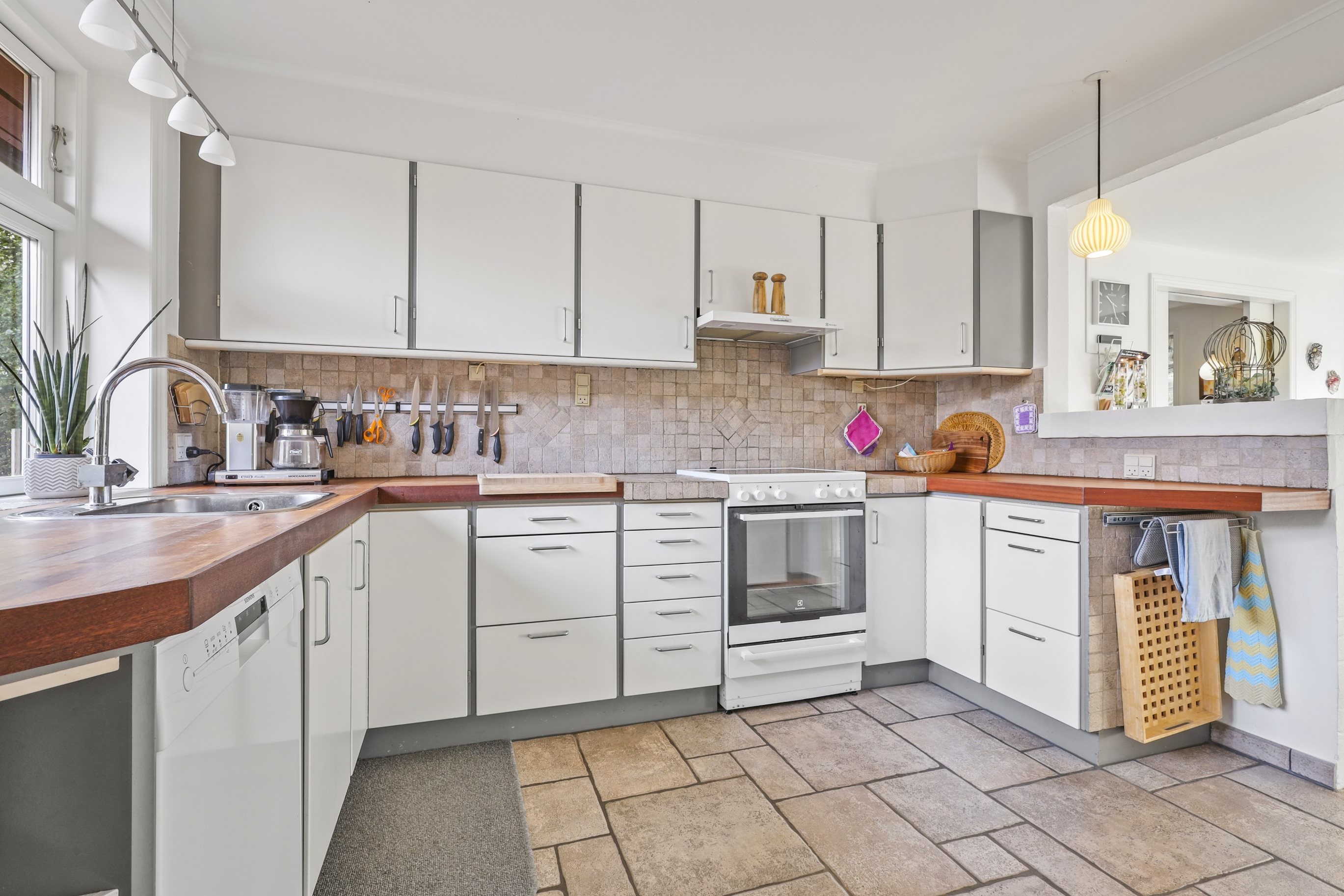 Fremhævet køkken billede i fuldskærmstilstand. Billede af Ndr Stavskærvej 6, Horne, 6800 Varde