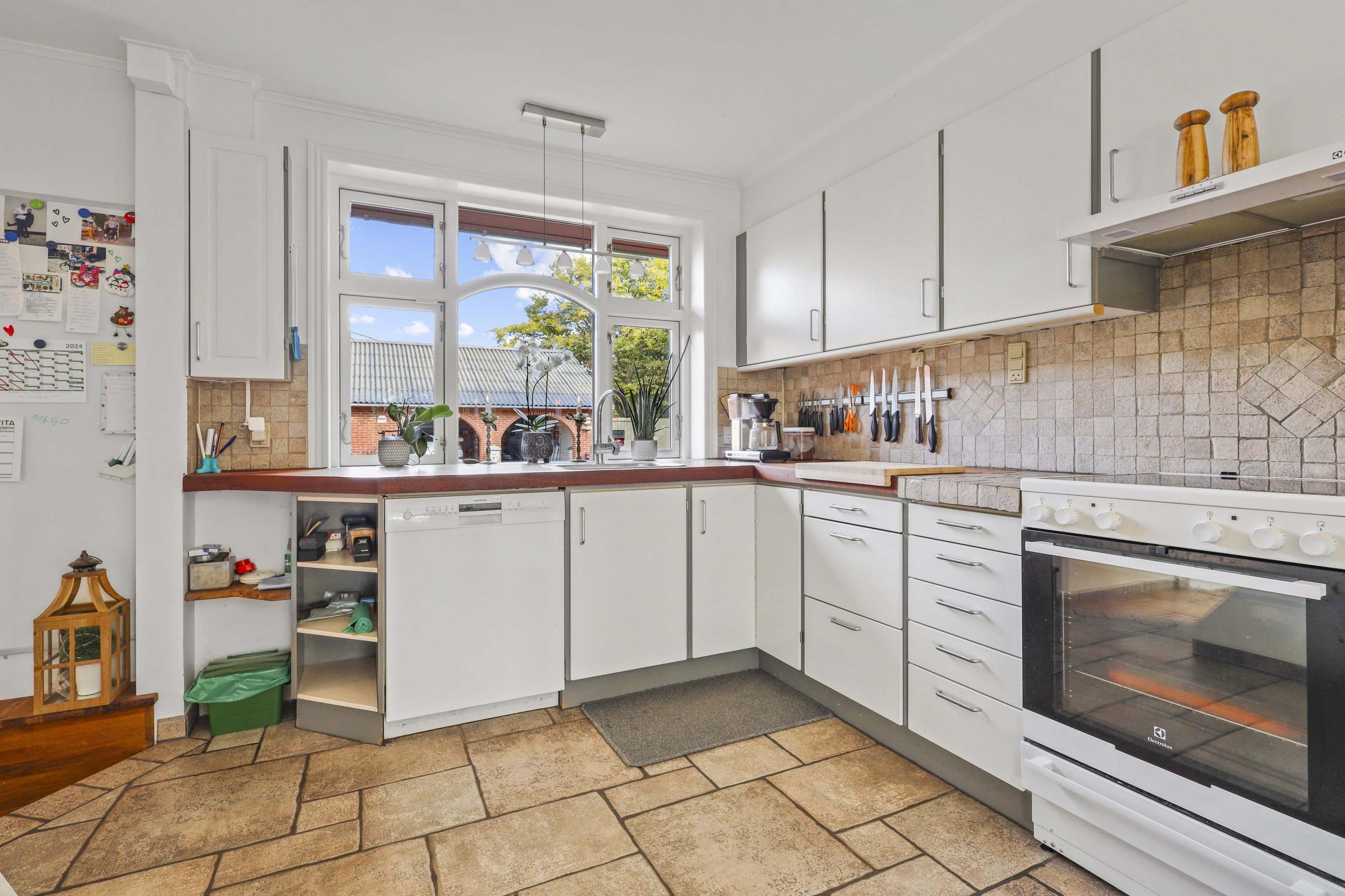 Fremhævet køkken billede i fuldskærmstilstand. Billede af Ndr Stavskærvej 6, Horne, 6800 Varde