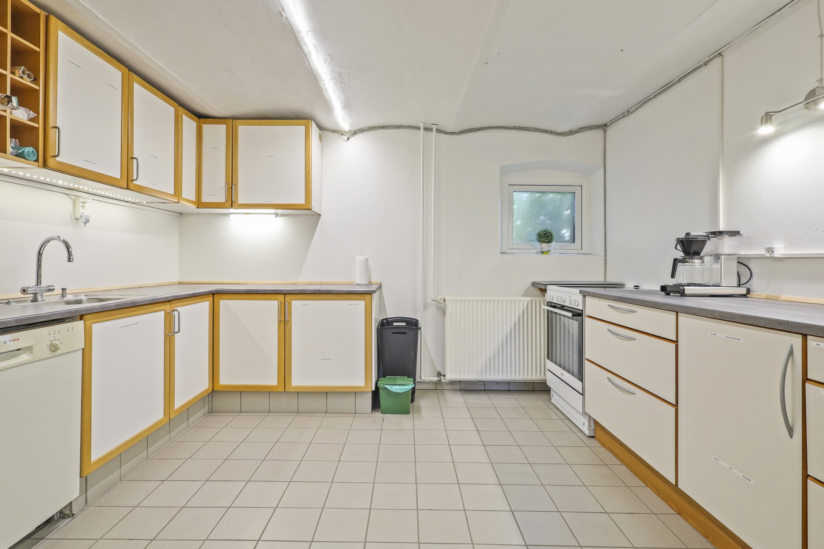 Fremhævet køkken billede i fuldskærmstilstand. Billede af Ndr Stavskærvej 6, Horne, 6800 Varde