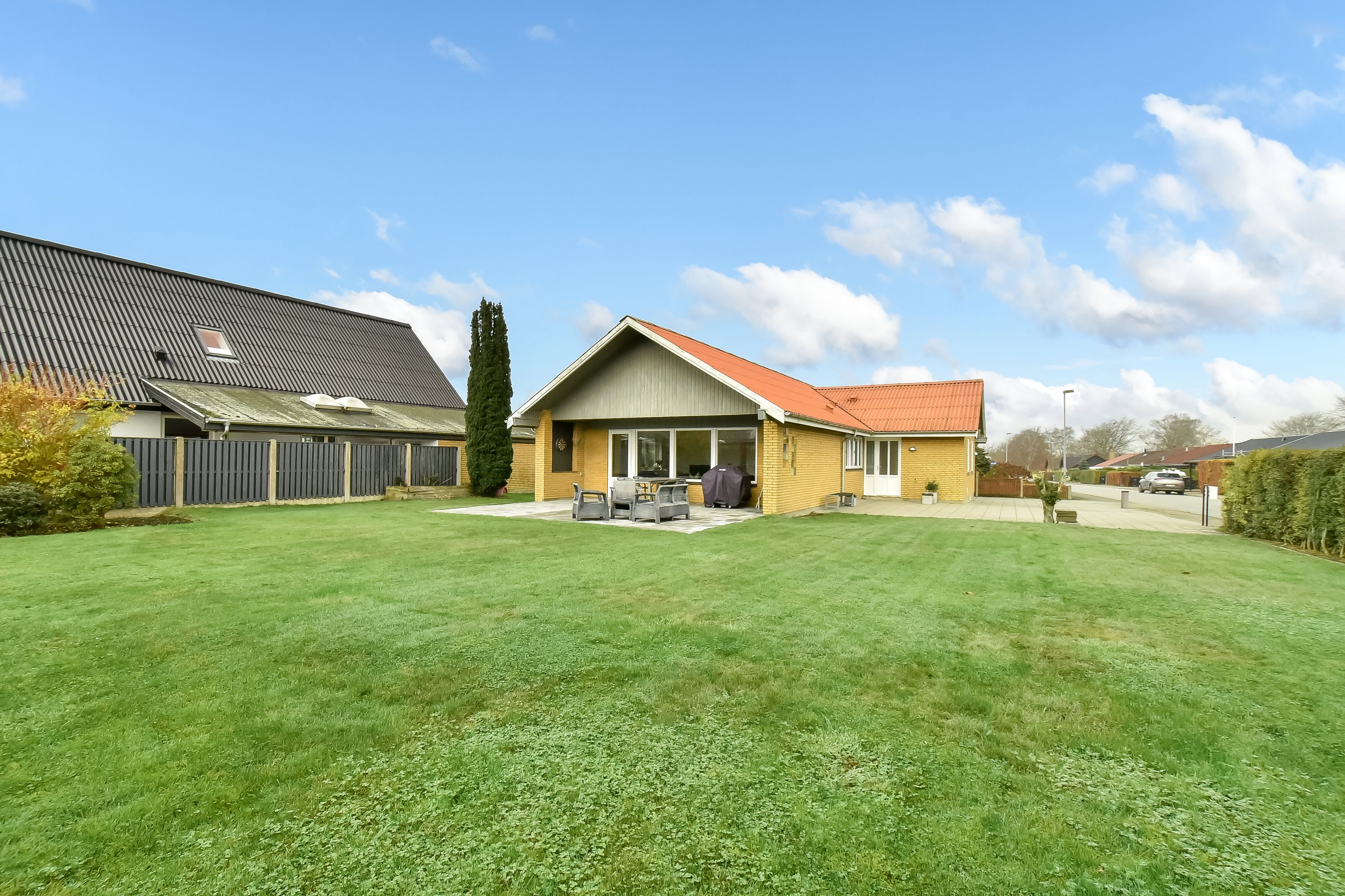 Fremhævet ejendommen billede i fuldskærmstilstand. Billede af Vesterled 1, Lind, 7400 Herning