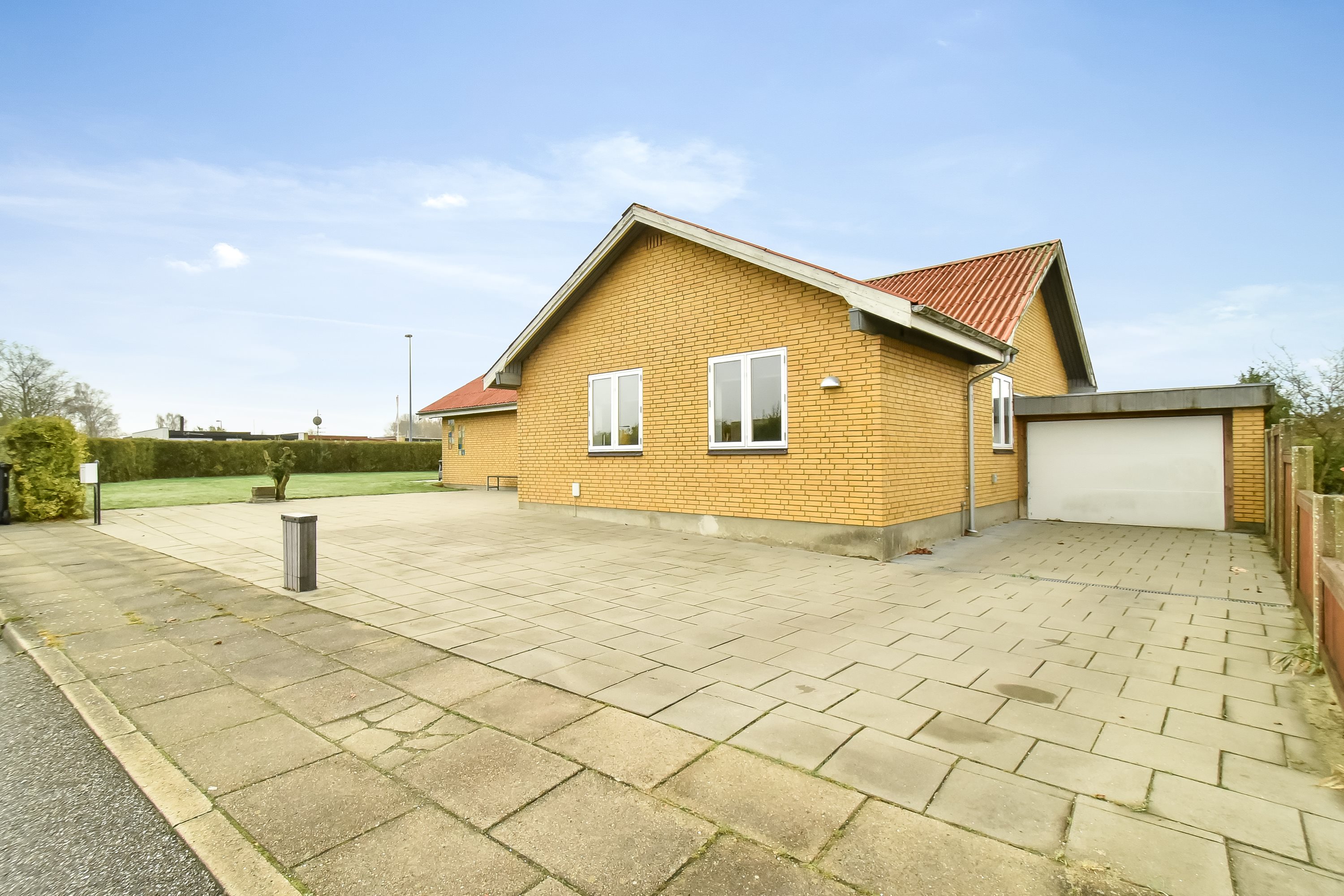 Fremhævet ejendommen billede i fuldskærmstilstand. Billede af Vesterled 1, Lind, 7400 Herning