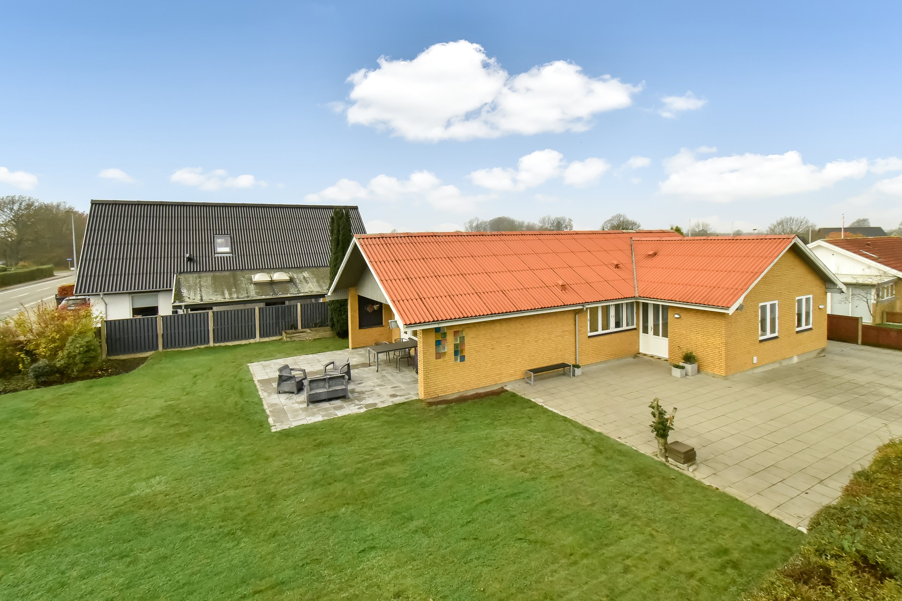 Fremhævet ejendommen billede i fuldskærmstilstand. Billede af Vesterled 1, Lind, 7400 Herning