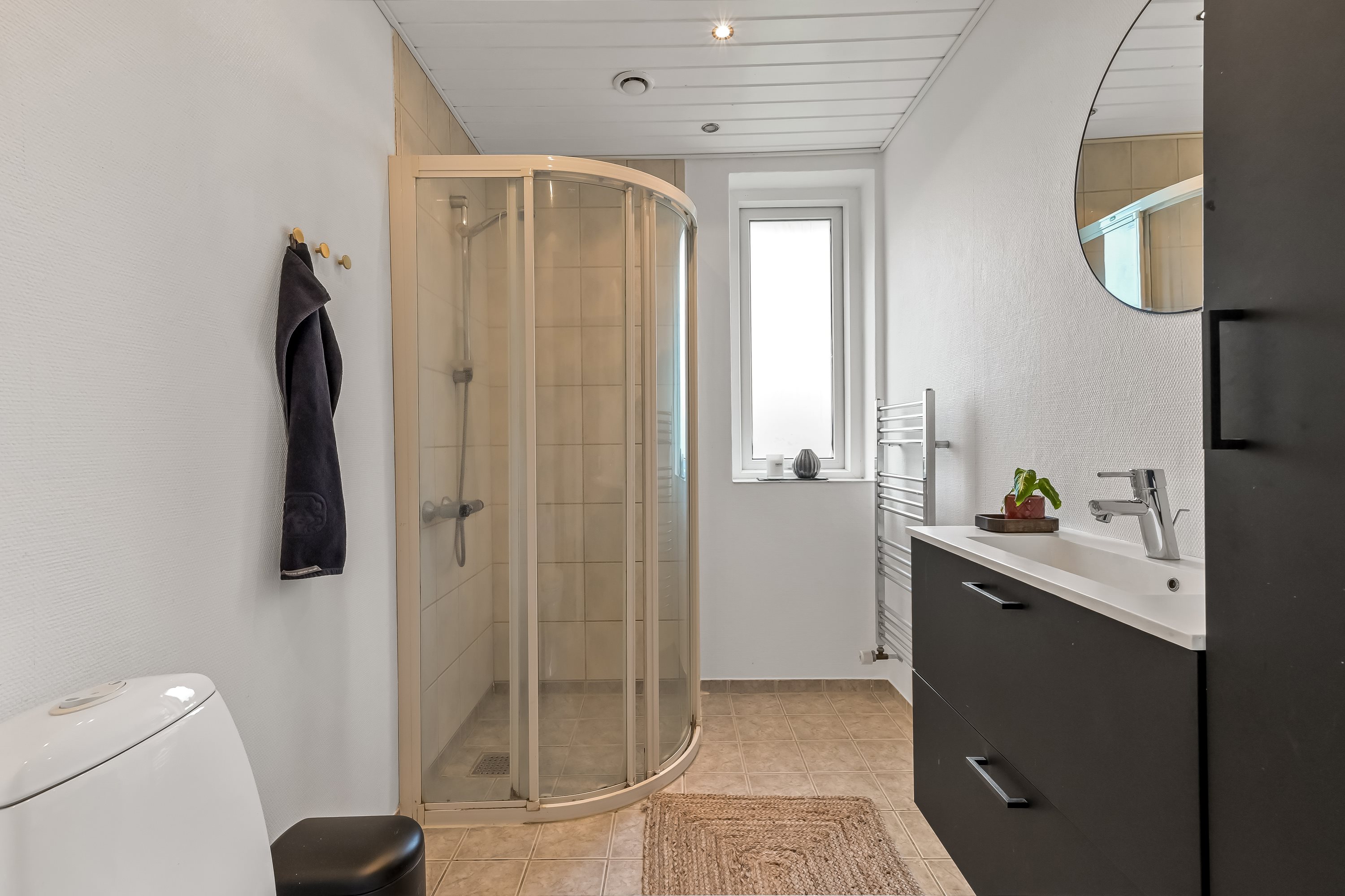 Fremhævet badeværelse billede i fuldskærmstilstand. Billede af Vesterled 1, Lind, 7400 Herning