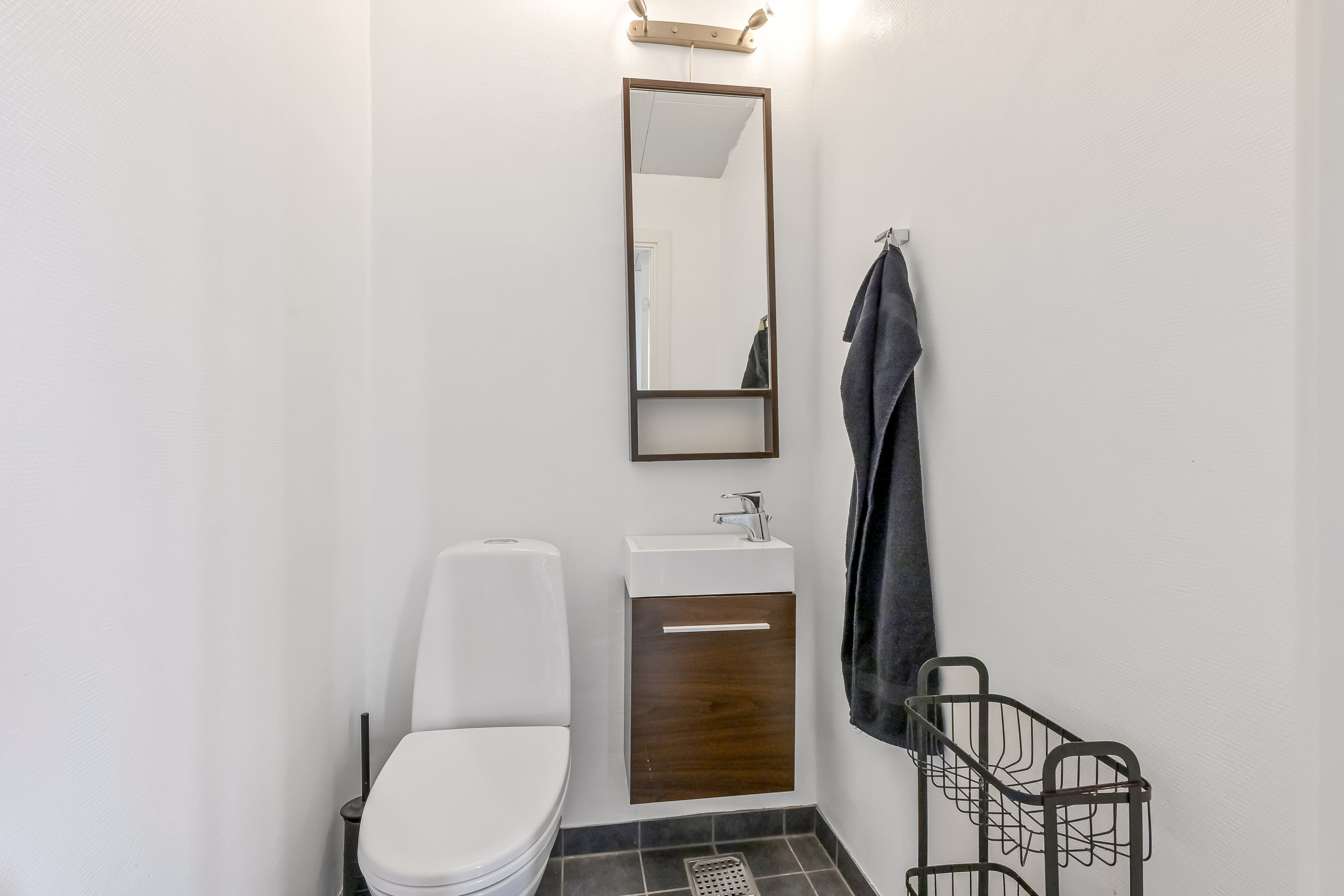 Fremhævet gæstetoilet billede i fuldskærmstilstand. Billede af Vesterled 1, Lind, 7400 Herning