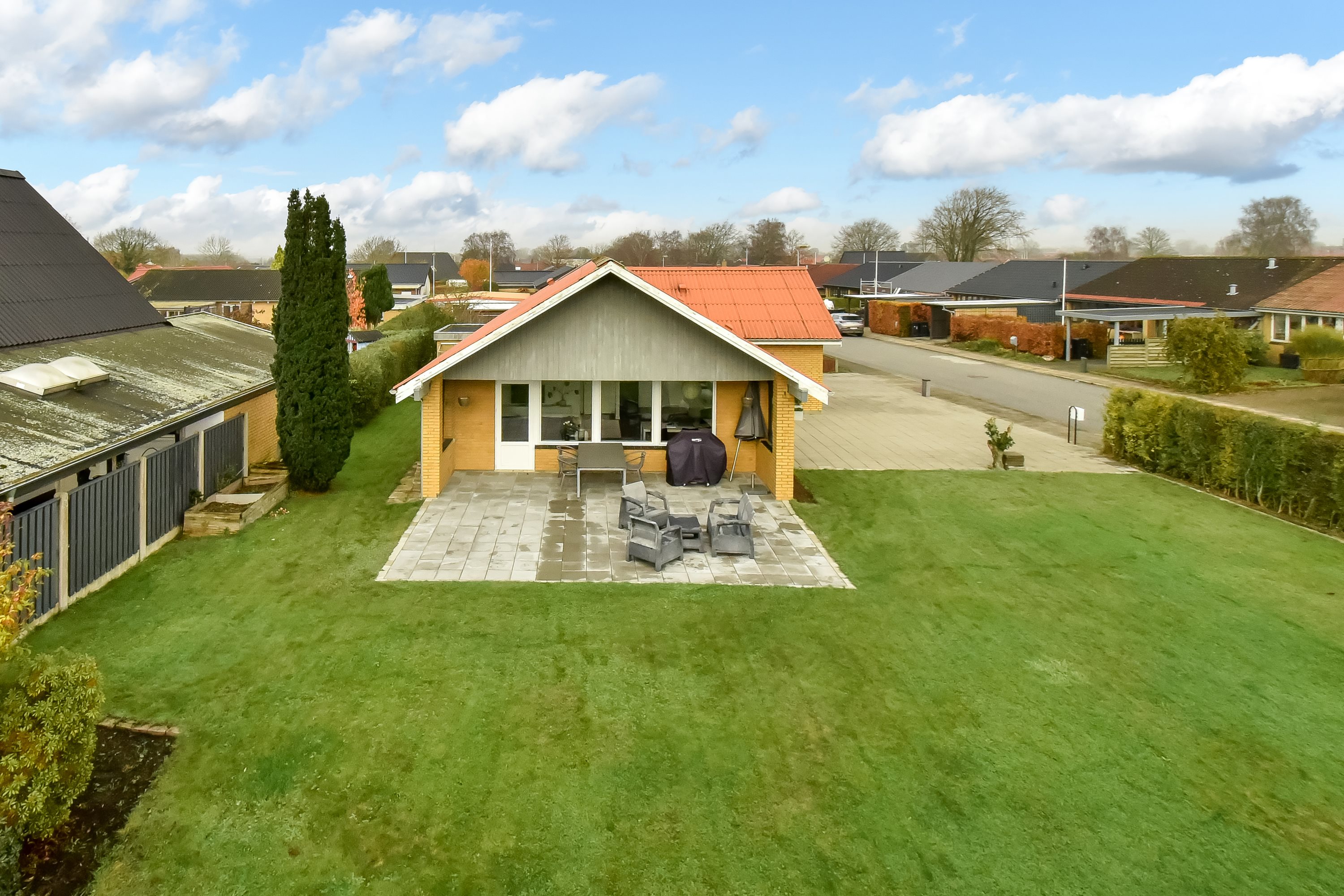 Fremhævet ejendommen billede i fuldskærmstilstand. Billede af Vesterled 1, Lind, 7400 Herning