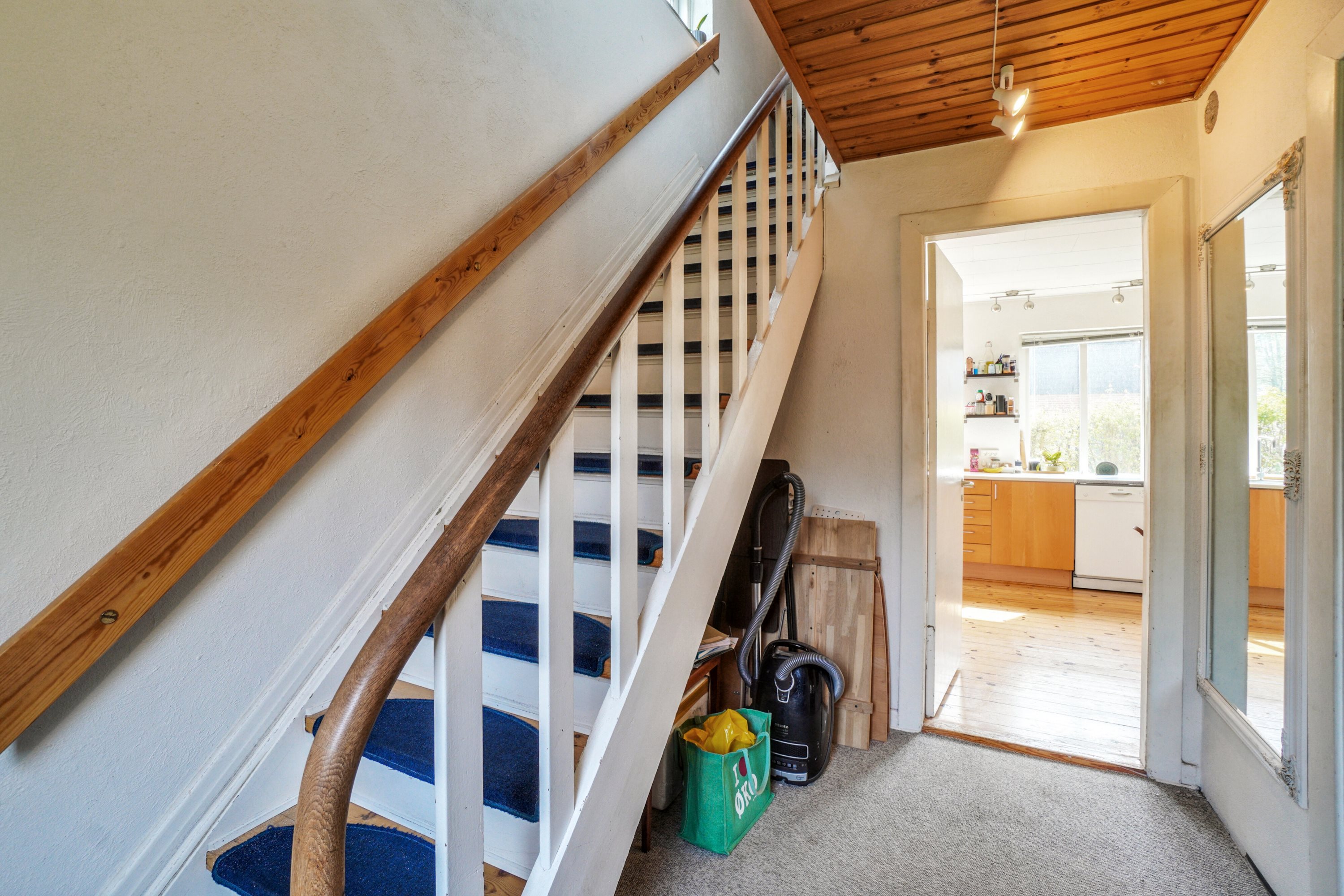 Fremhævet trappe billede i fuldskærmstilstand. Billede af Århusvej 104, Sander, 8300 Odder