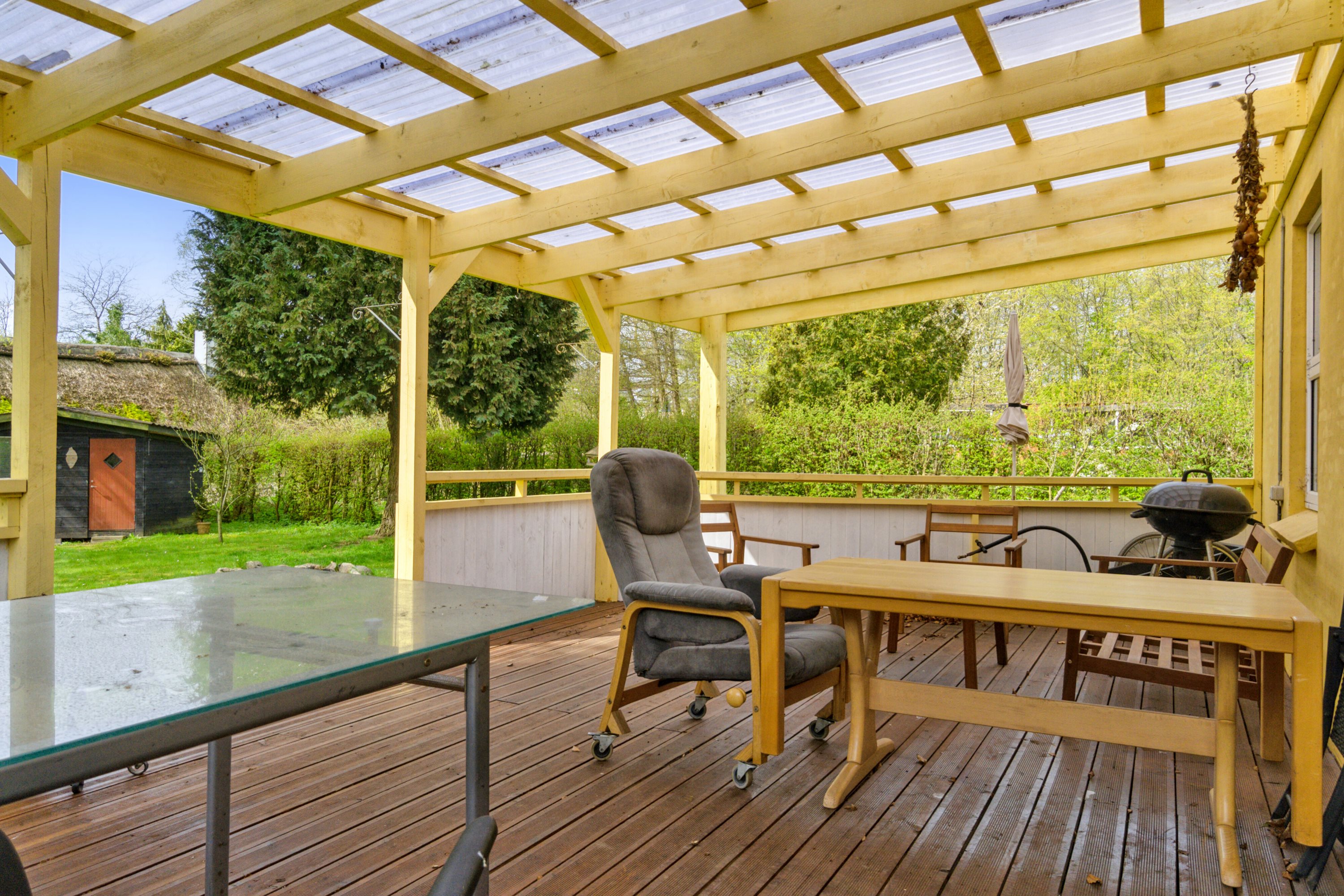 Fremhævet overdækket terrasse billede i fuldskærmstilstand. Billede af Århusvej 104, Sander, 8300 Odder