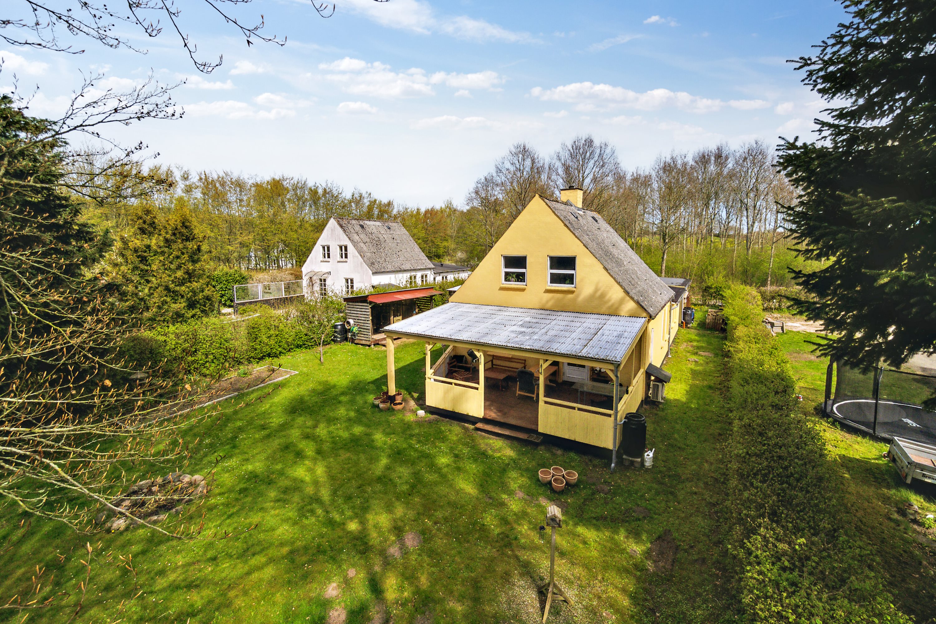 Fremhævet set fra haven billede i fuldskærmstilstand. Billede af Århusvej 104, Sander, 8300 Odder