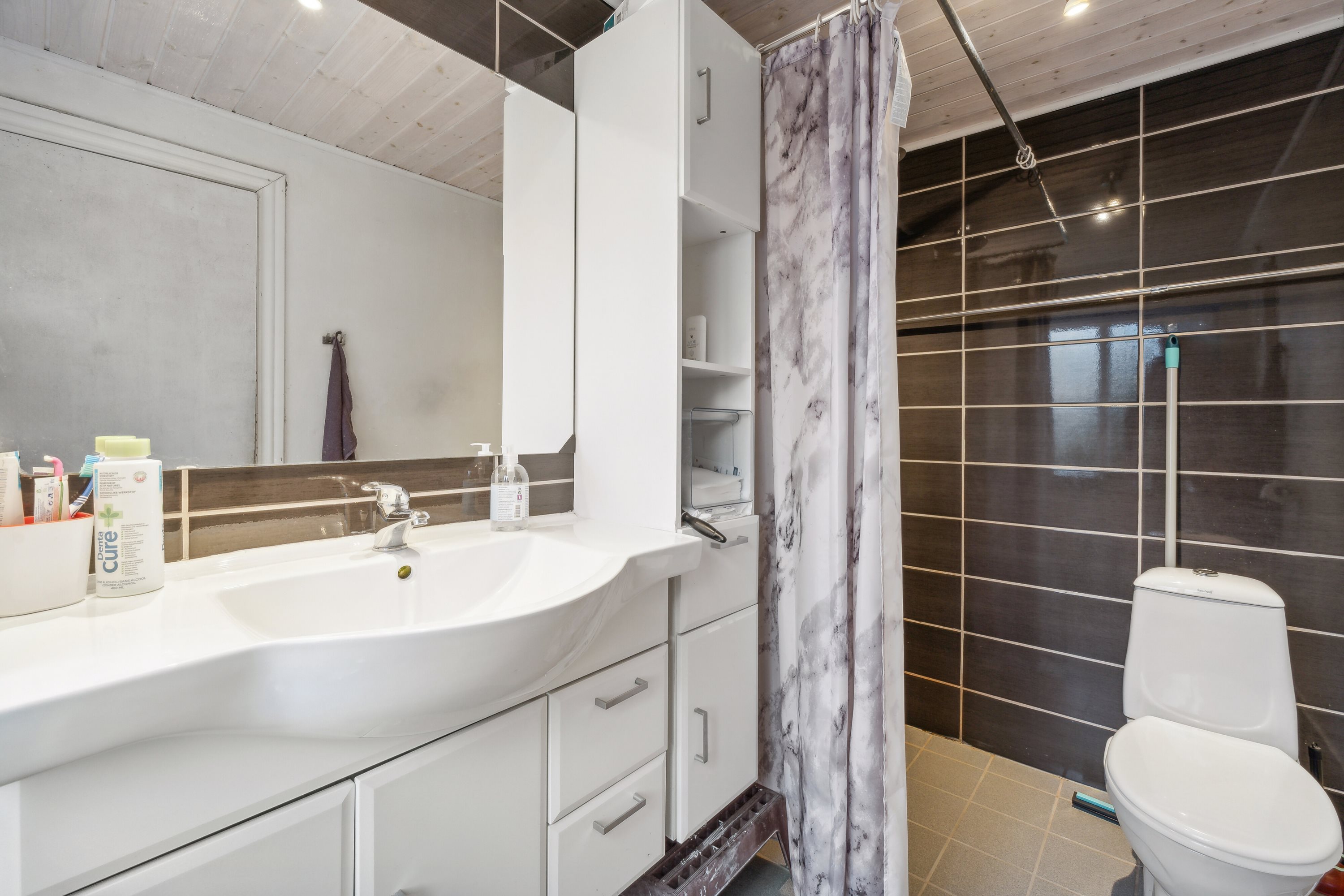 Fremhævet badeværelse billede i fuldskærmstilstand. Billede af Stadionvej 12, 6510 Gram