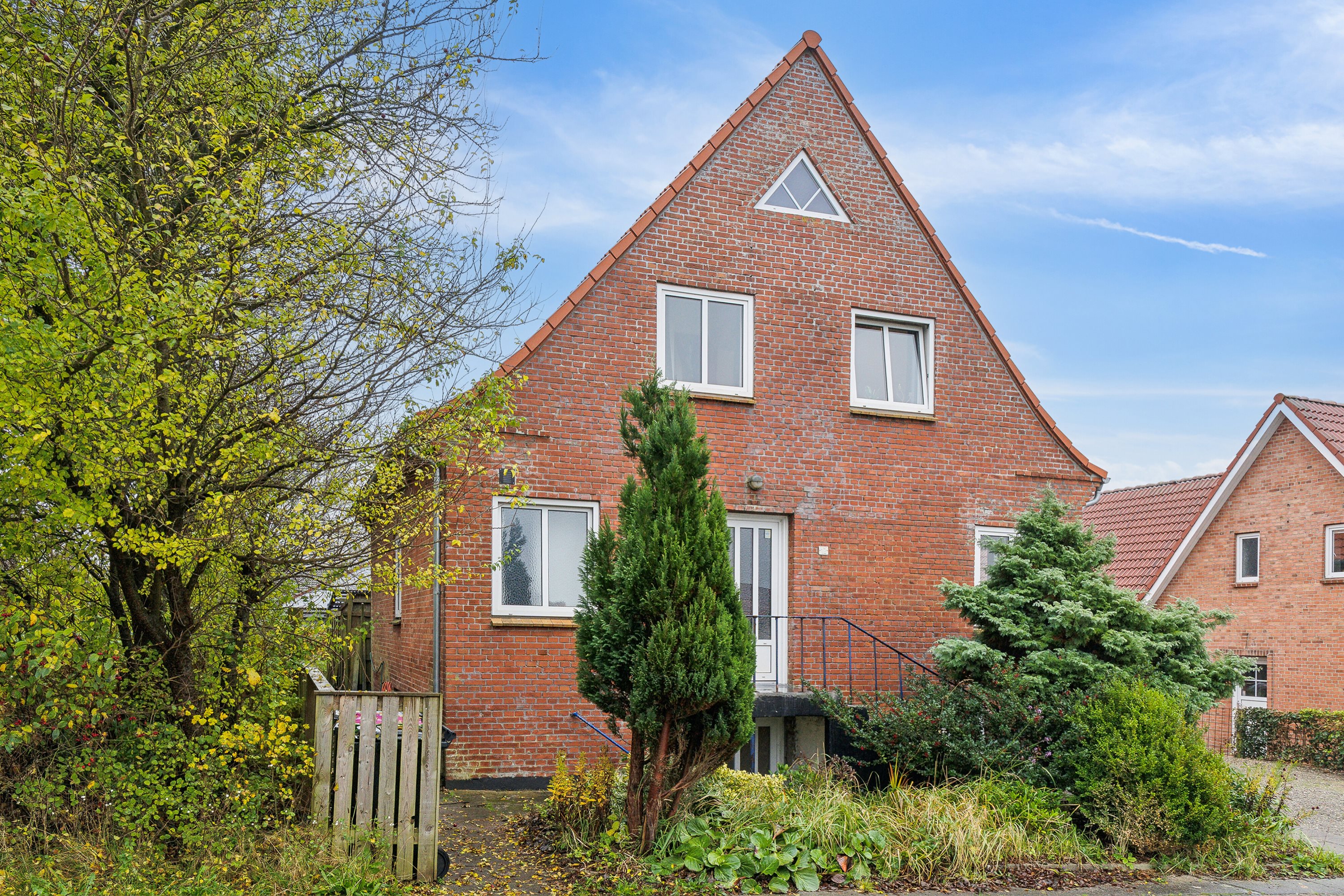 Fremhævet set fra vejen billede i fuldskærmstilstand. Billede af Stadionvej 12, 6510 Gram