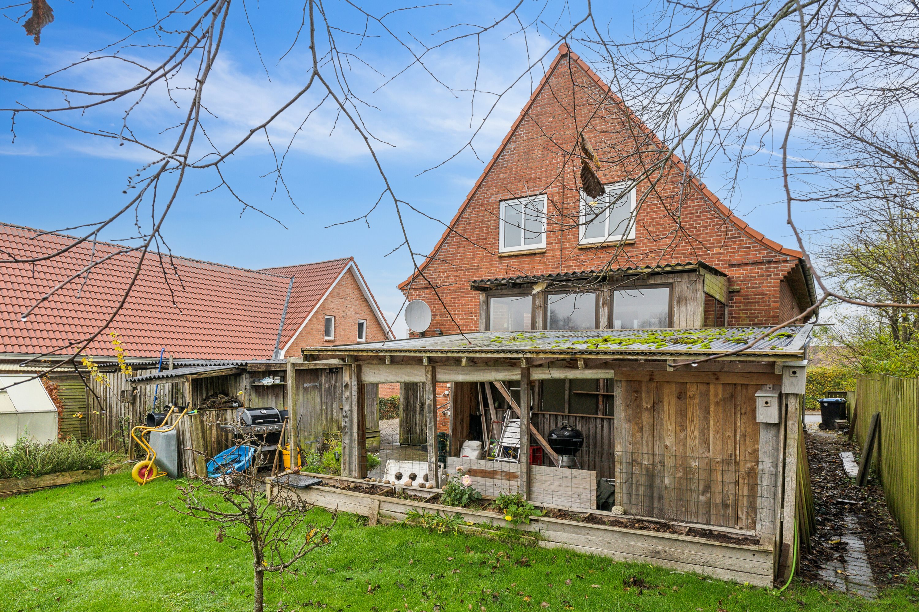 Fremhævet set fra haven billede i fuldskærmstilstand. Billede af Stadionvej 12, 6510 Gram