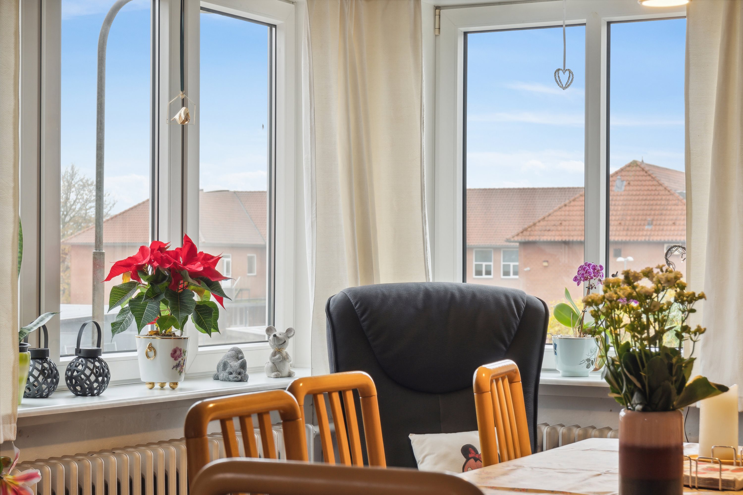 Fremhævet stue/spiseplads billede i fuldskærmstilstand. Billede af Stadionvej 12, 6510 Gram