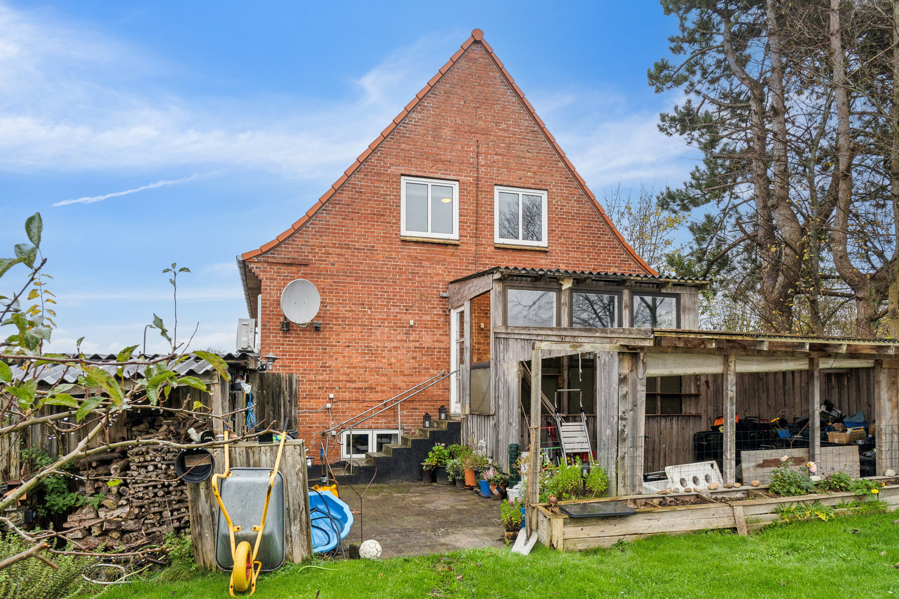 Fremhævet set fra haven billede i fuldskærmstilstand. Billede af Stadionvej 12, 6510 Gram