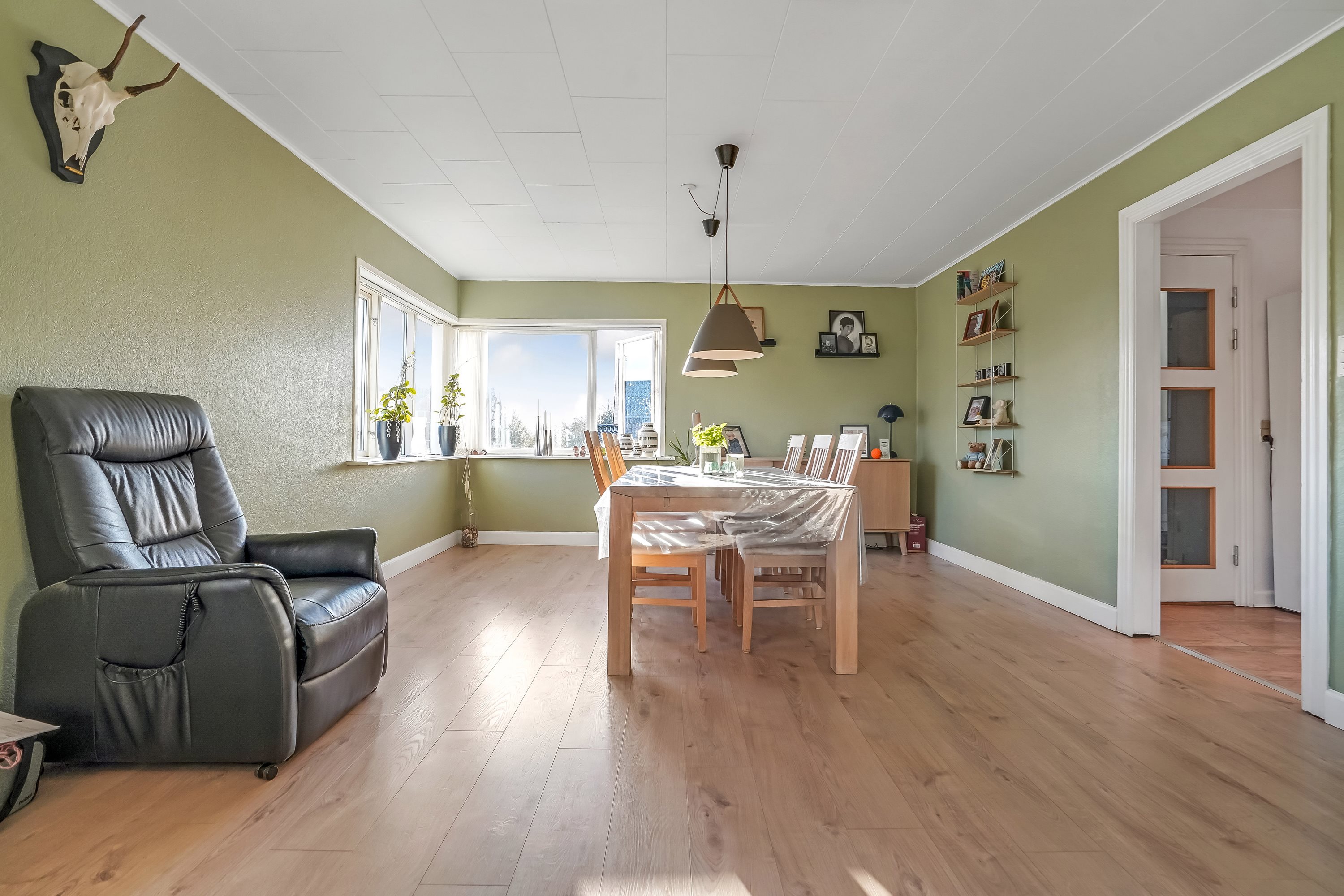 Fremhævet stue billede i fuldskærmstilstand. Billede af Villavej 3, Grædstrup, 8740 Brædstrup