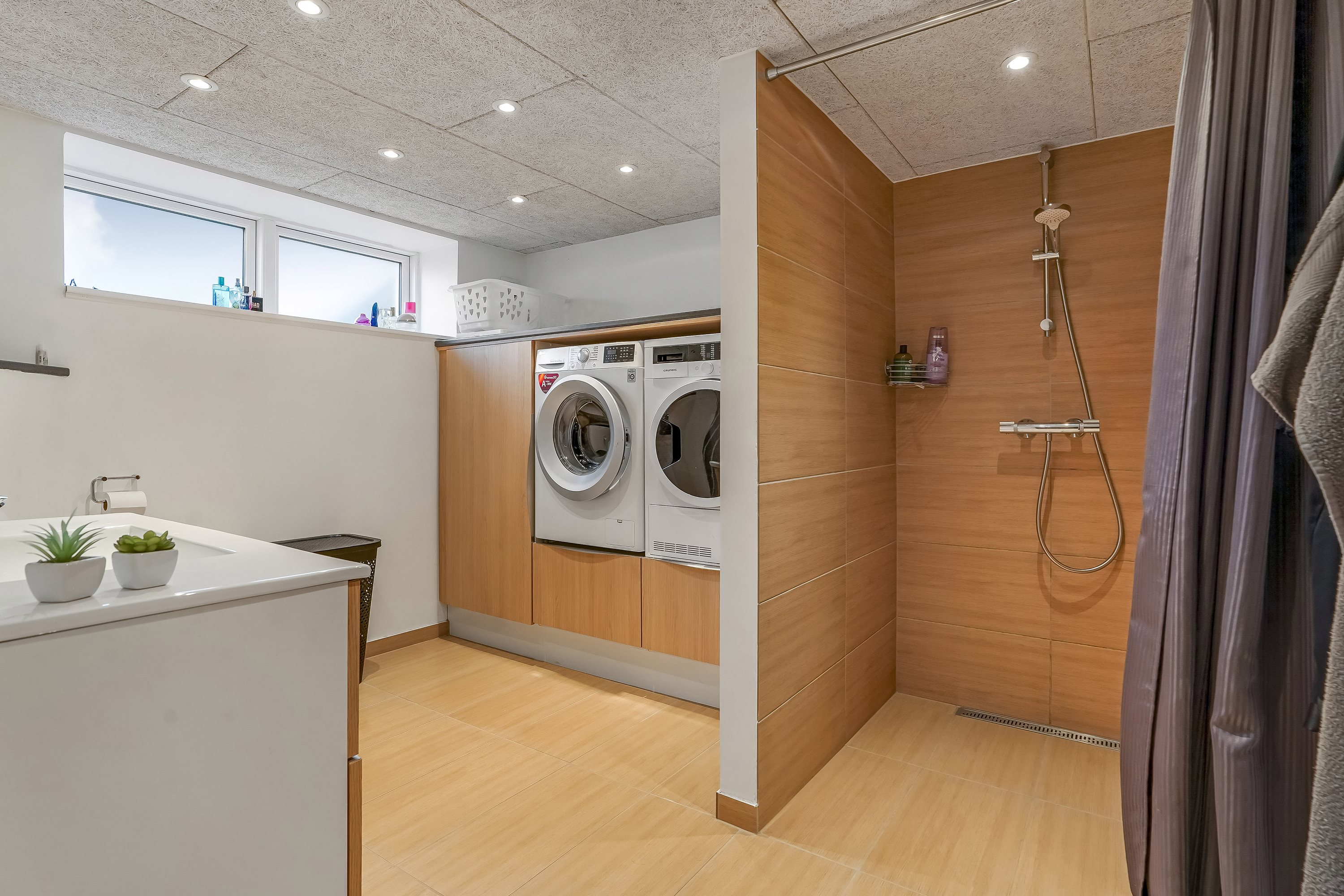 Fremhævet badeværelse billede i fuldskærmstilstand. Billede af Villavej 3, Grædstrup, 8740 Brædstrup