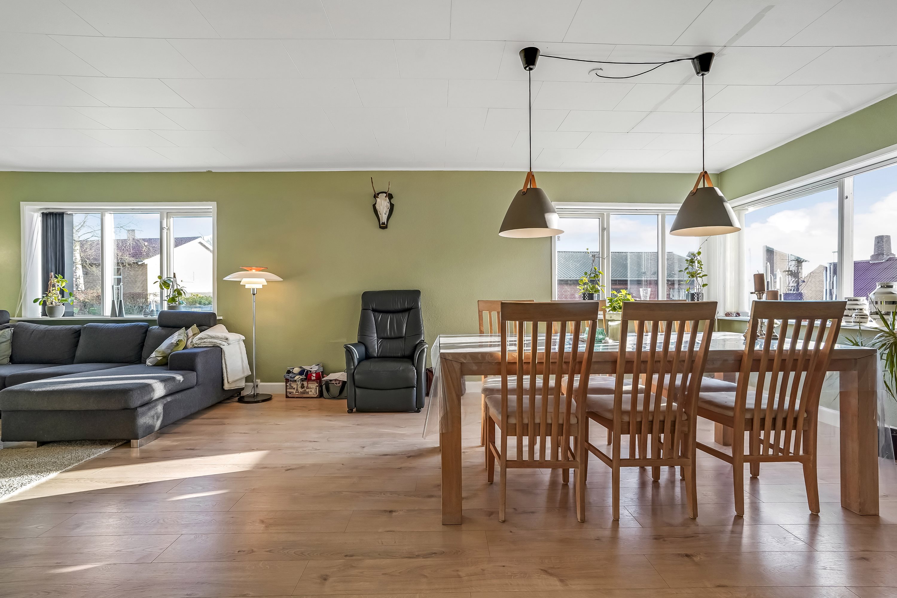 Fremhævet stue billede i fuldskærmstilstand. Billede af Villavej 3, Grædstrup, 8740 Brædstrup