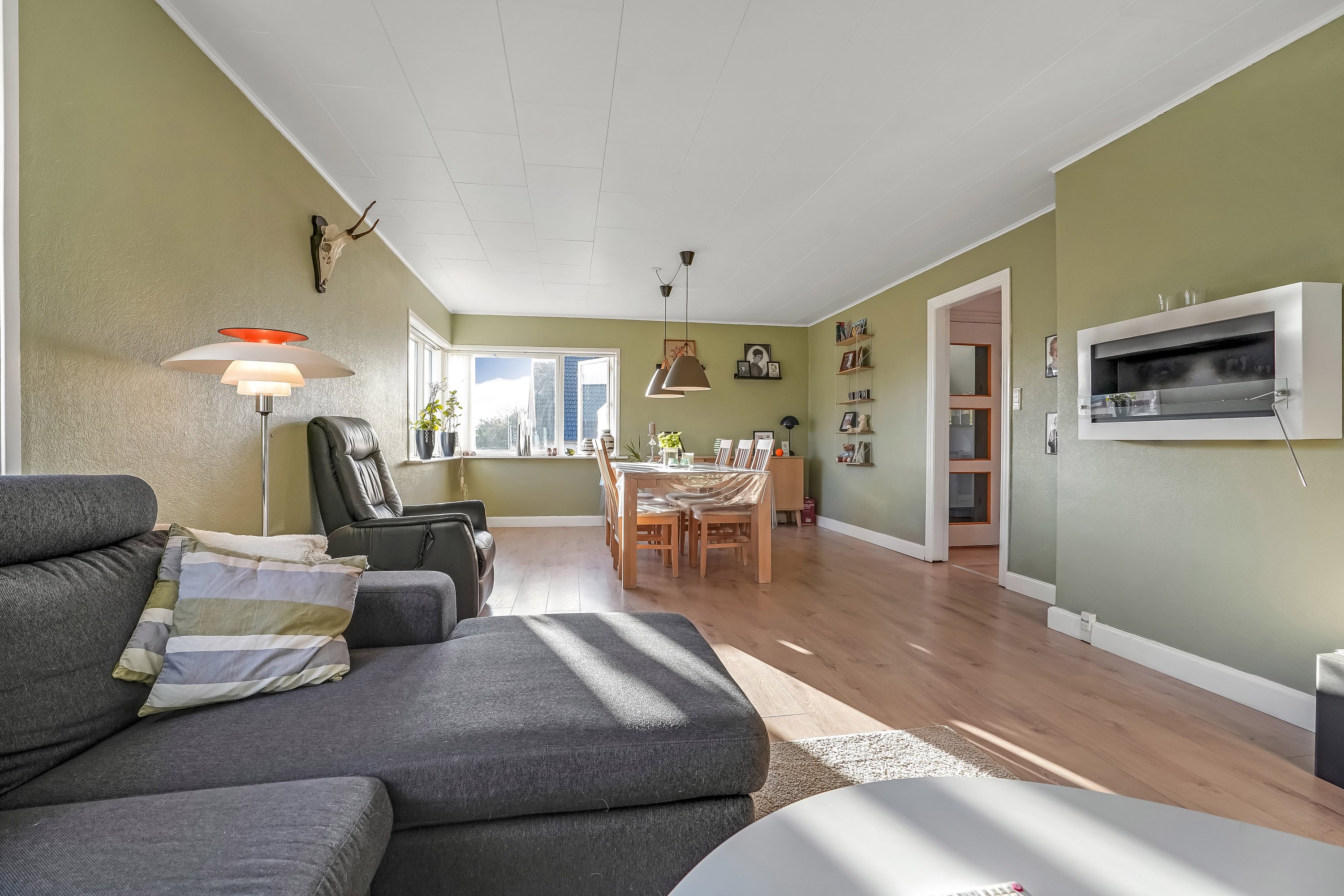 Fremhævet stue billede i fuldskærmstilstand. Billede af Villavej 3, Grædstrup, 8740 Brædstrup