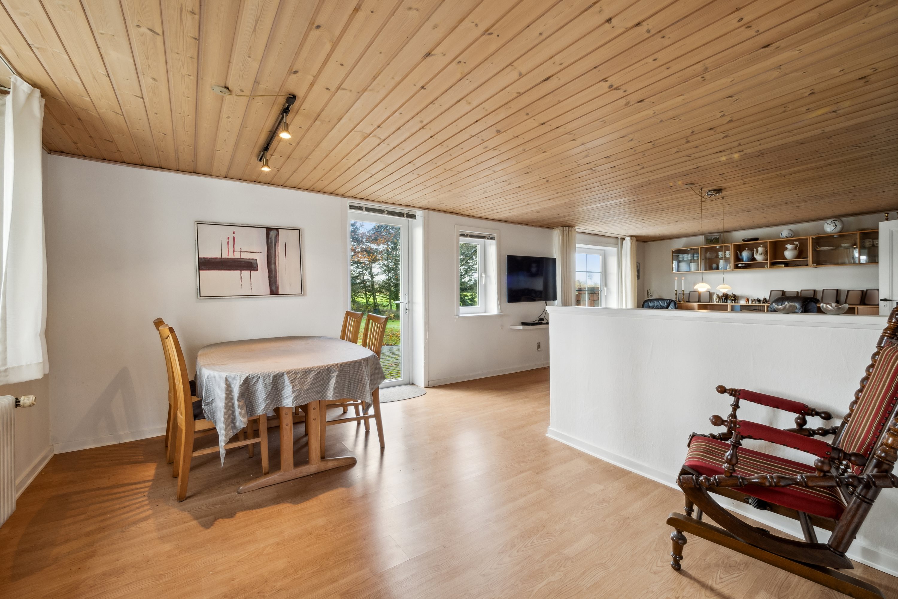 Fremhævet stue billede i fuldskærmstilstand. Billede af Præstevejen 70, Rønbjerg, 7800 Skive