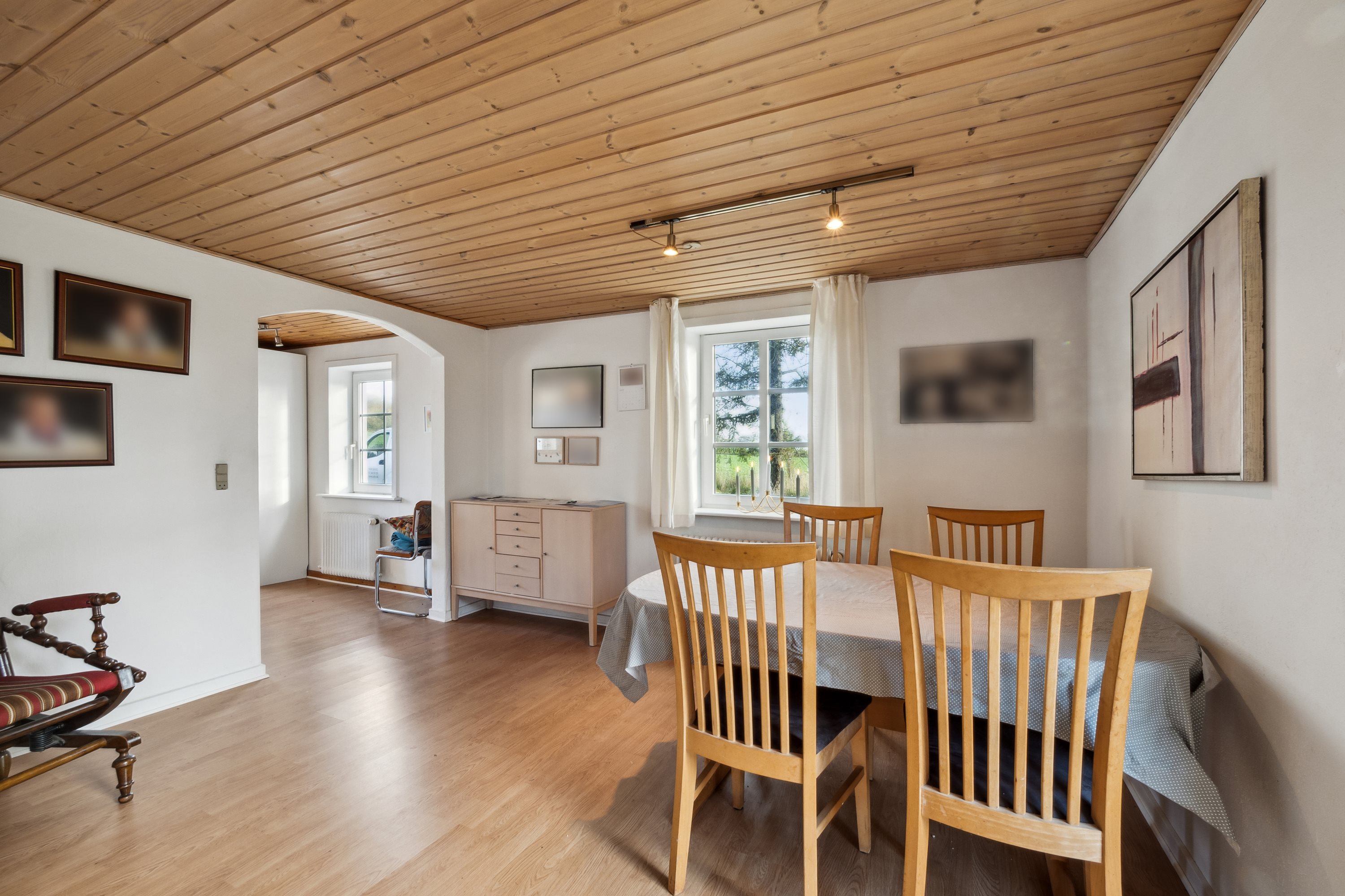 Fremhævet stue billede i fuldskærmstilstand. Billede af Præstevejen 70, Rønbjerg, 7800 Skive