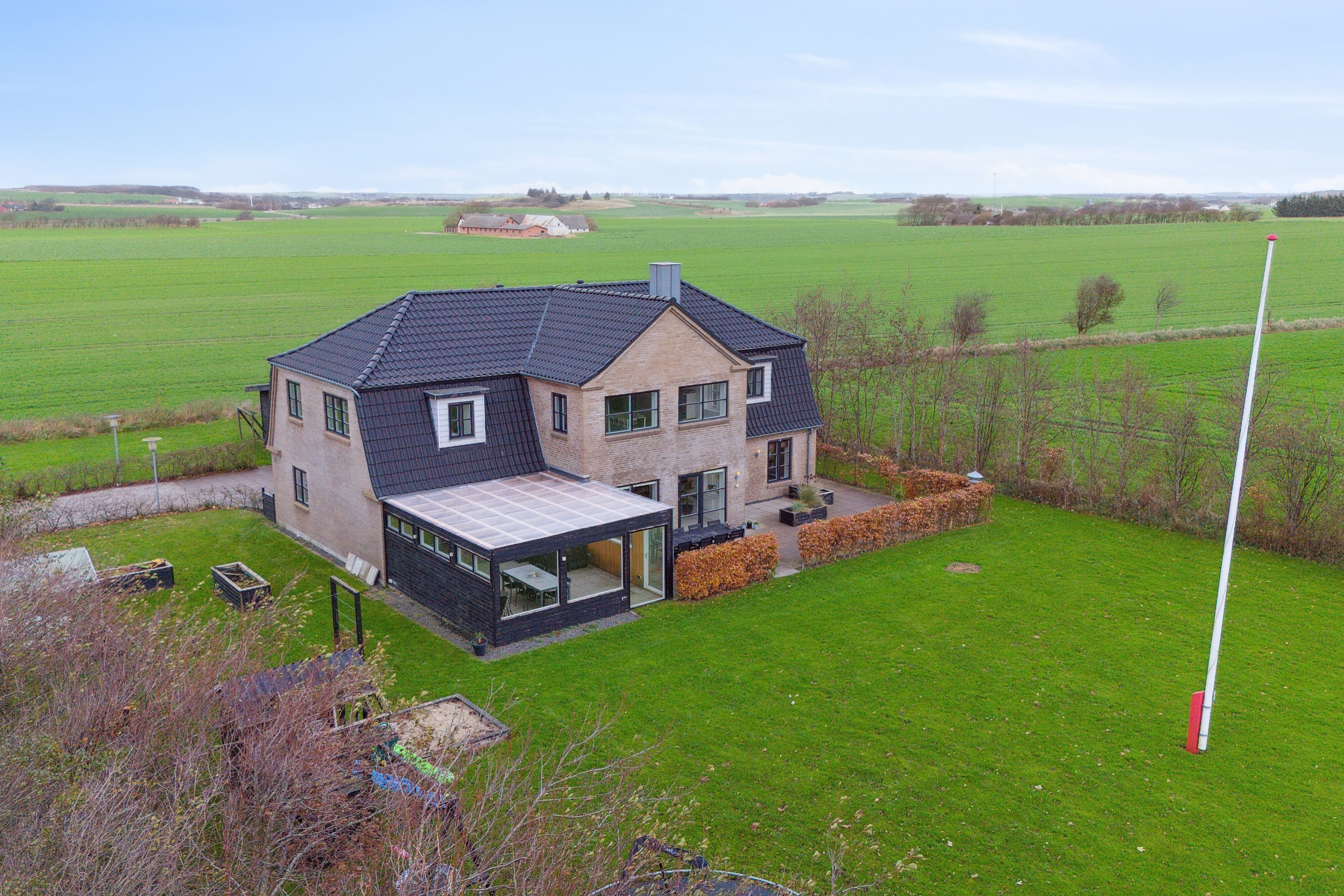 Fremhævet set fra haven billede i fuldskærmstilstand. Billede af Kjelstrupvej 12, Kjelstrup, 7700 Thisted