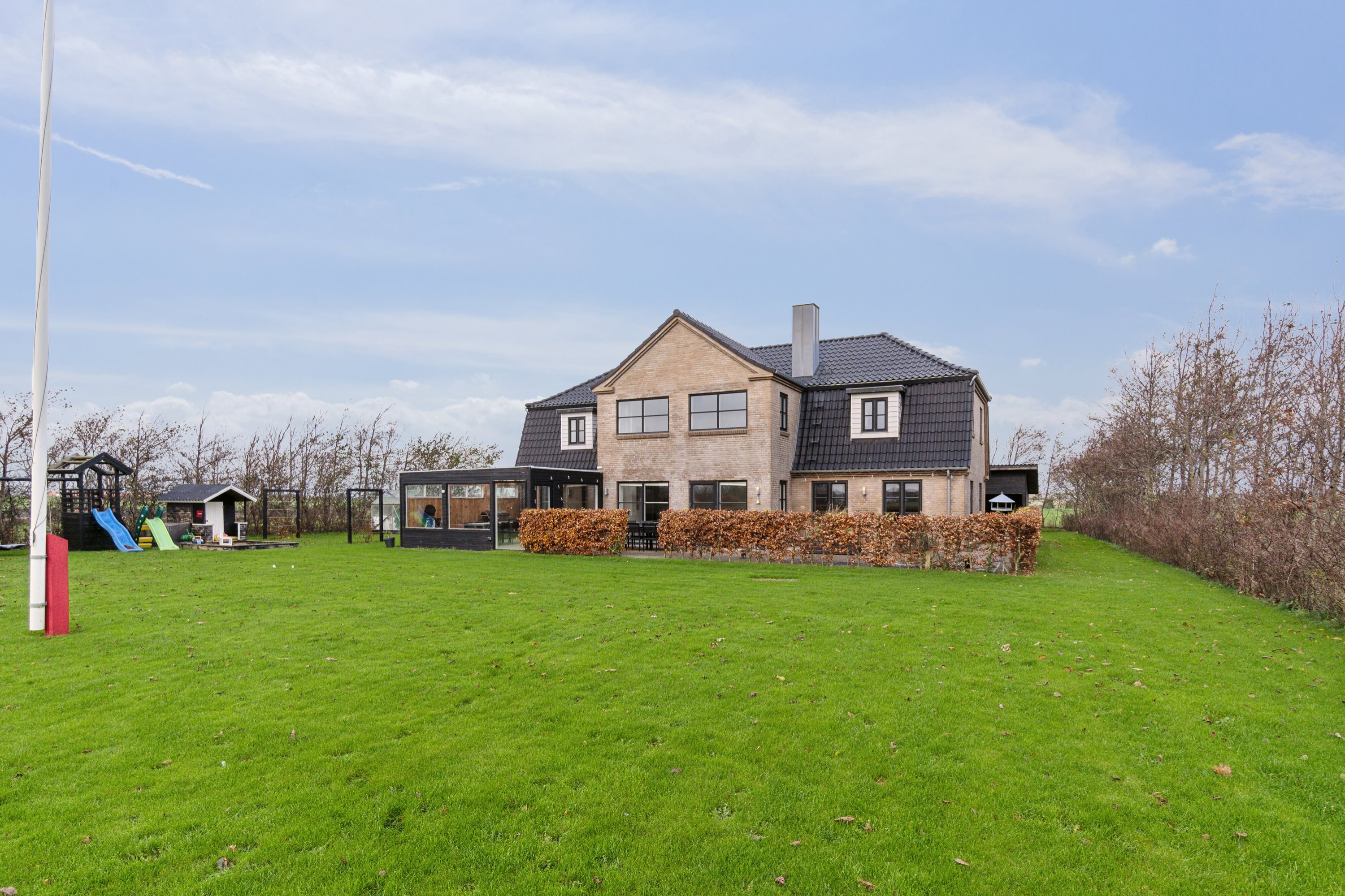 Fremhævet set fra haven billede i fuldskærmstilstand. Billede af Kjelstrupvej 12, Kjelstrup, 7700 Thisted