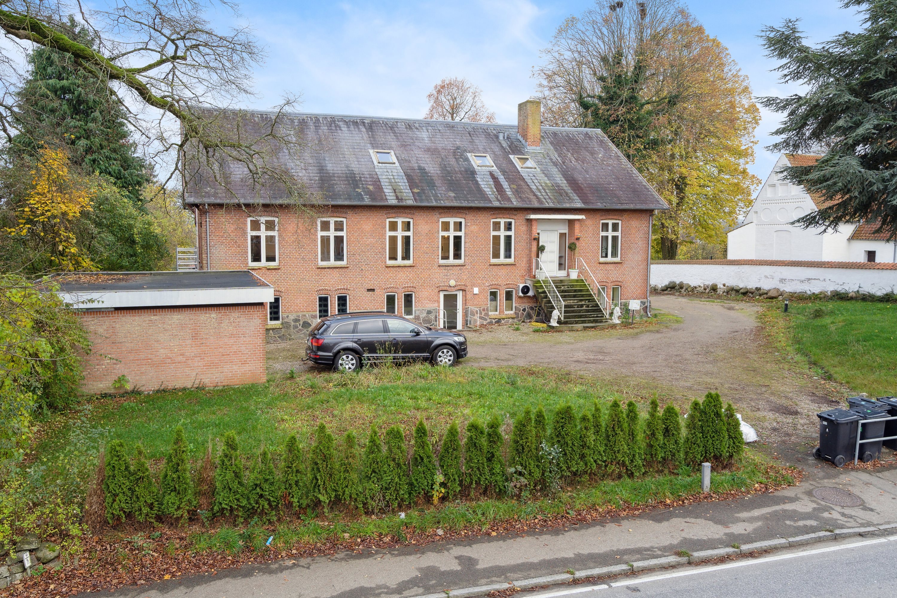 Miniaturebillede 2: set fra vejen. Billede af Sneholmgårdsvej 11B, Dalby, 4690 Haslev