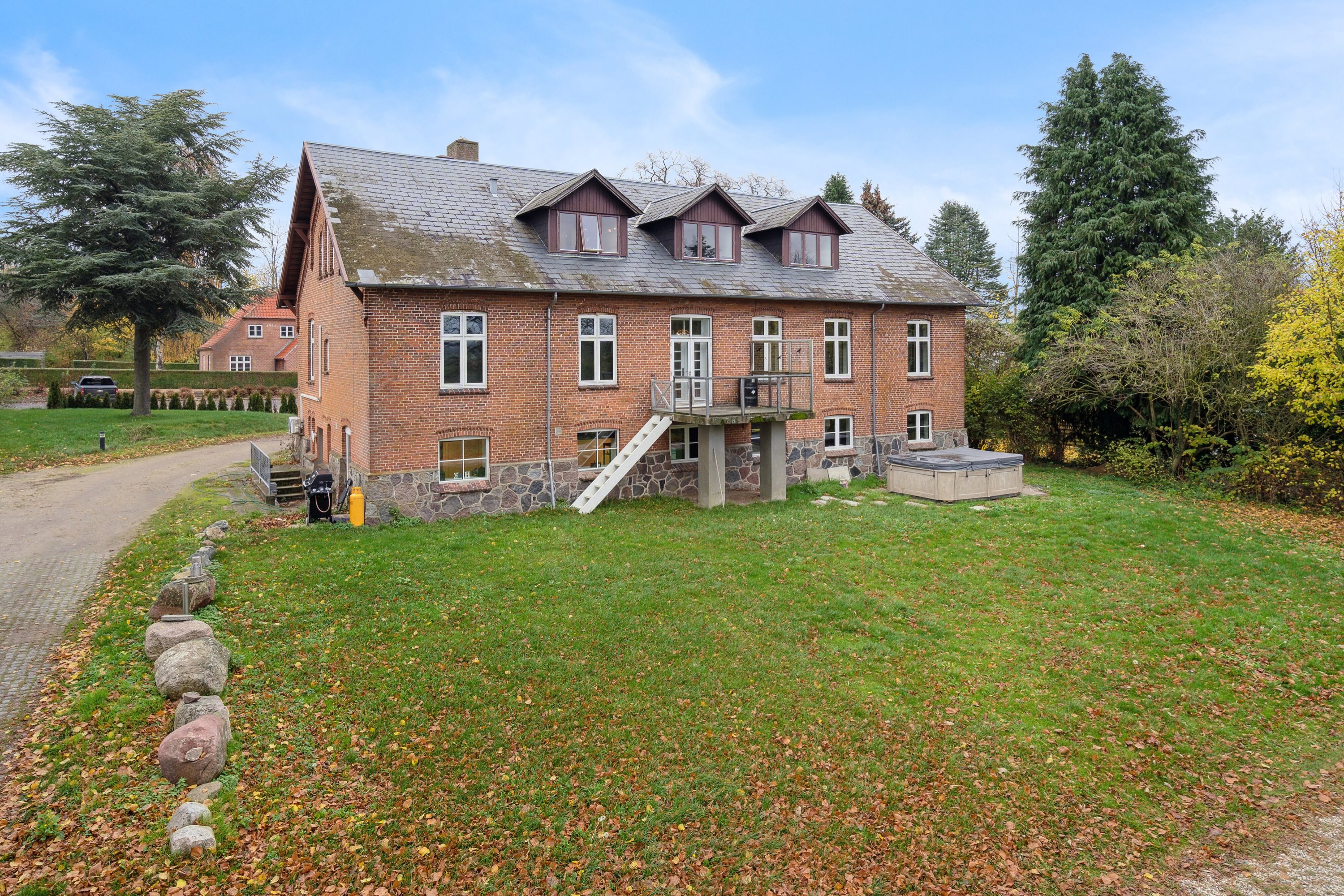 Fremhævet set fra haven billede i fuldskærmstilstand. Billede af Sneholmgårdsvej 11B, Dalby, 4690 Haslev