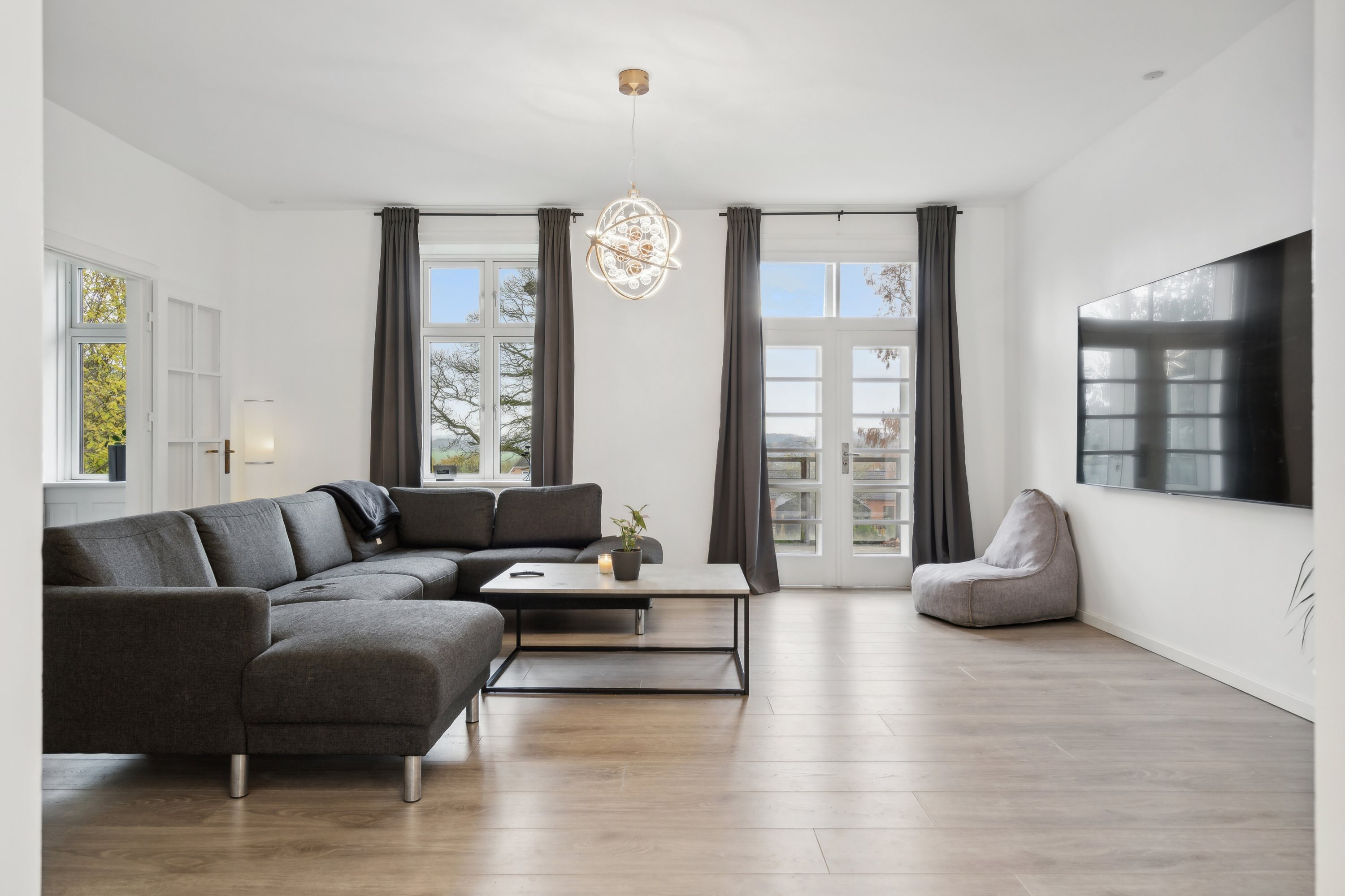 Fremhævet stue billede i fuldskærmstilstand. Billede af Sneholmgårdsvej 11B, Dalby, 4690 Haslev